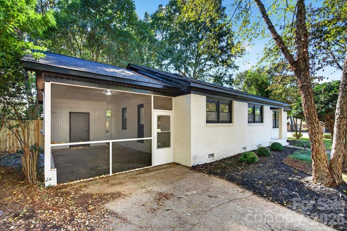Single Family Residence at 3921 Havenwood Road, Charlotte, photo 20 of 24