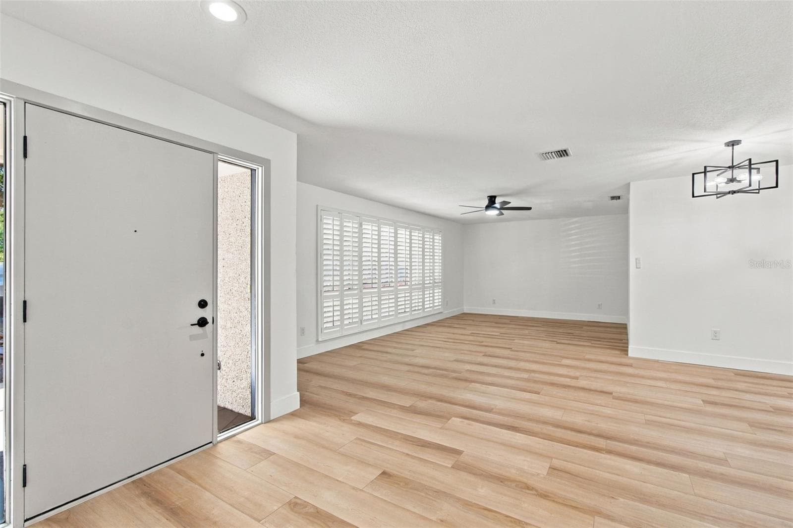Front Door, Living Room/ Dining Area - 2942 CLUBHOUSE DR W, CLEARWATER
