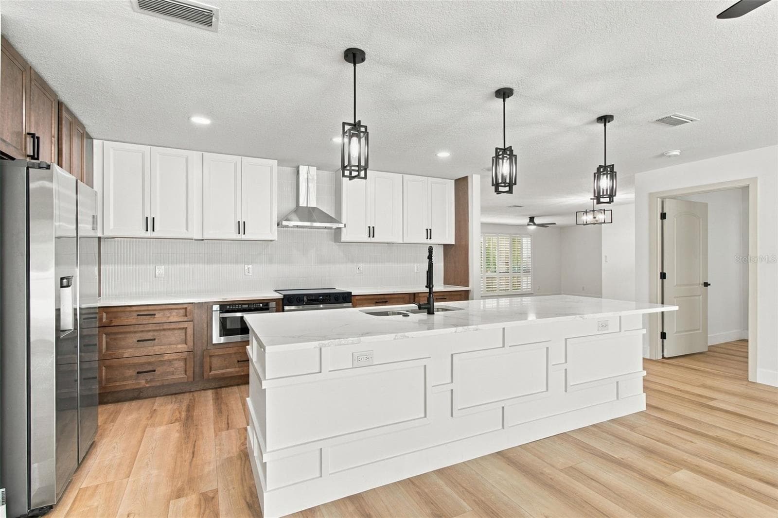 Kitchen Island - 2942 CLUBHOUSE DR W, CLEARWATER