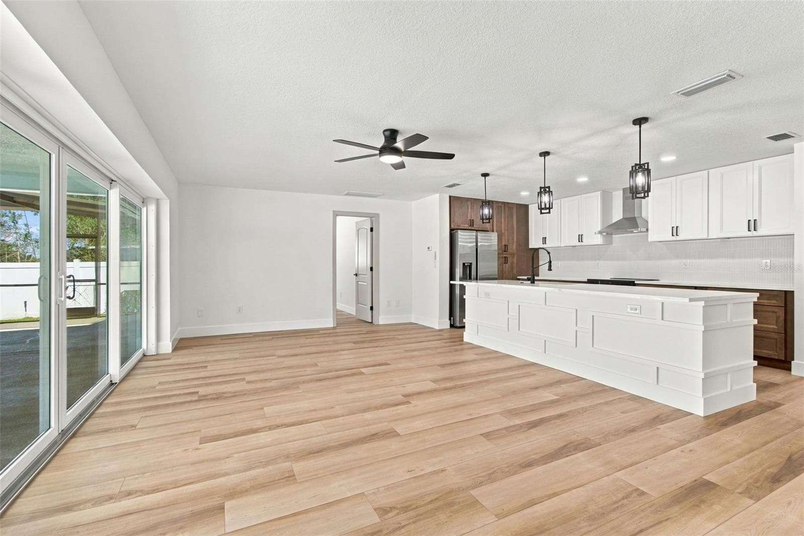 Kitchen Island / Family Room - 2942 CLUBHOUSE DR W, CLEARWATER