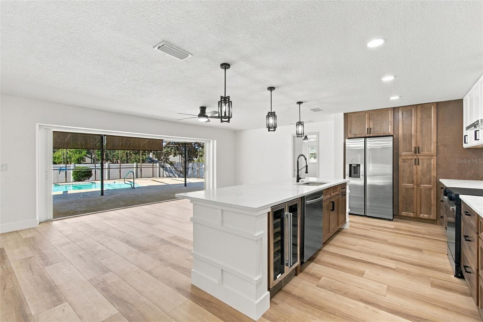 Cascading sliders open - 2942 CLUBHOUSE DR W, CLEARWATER