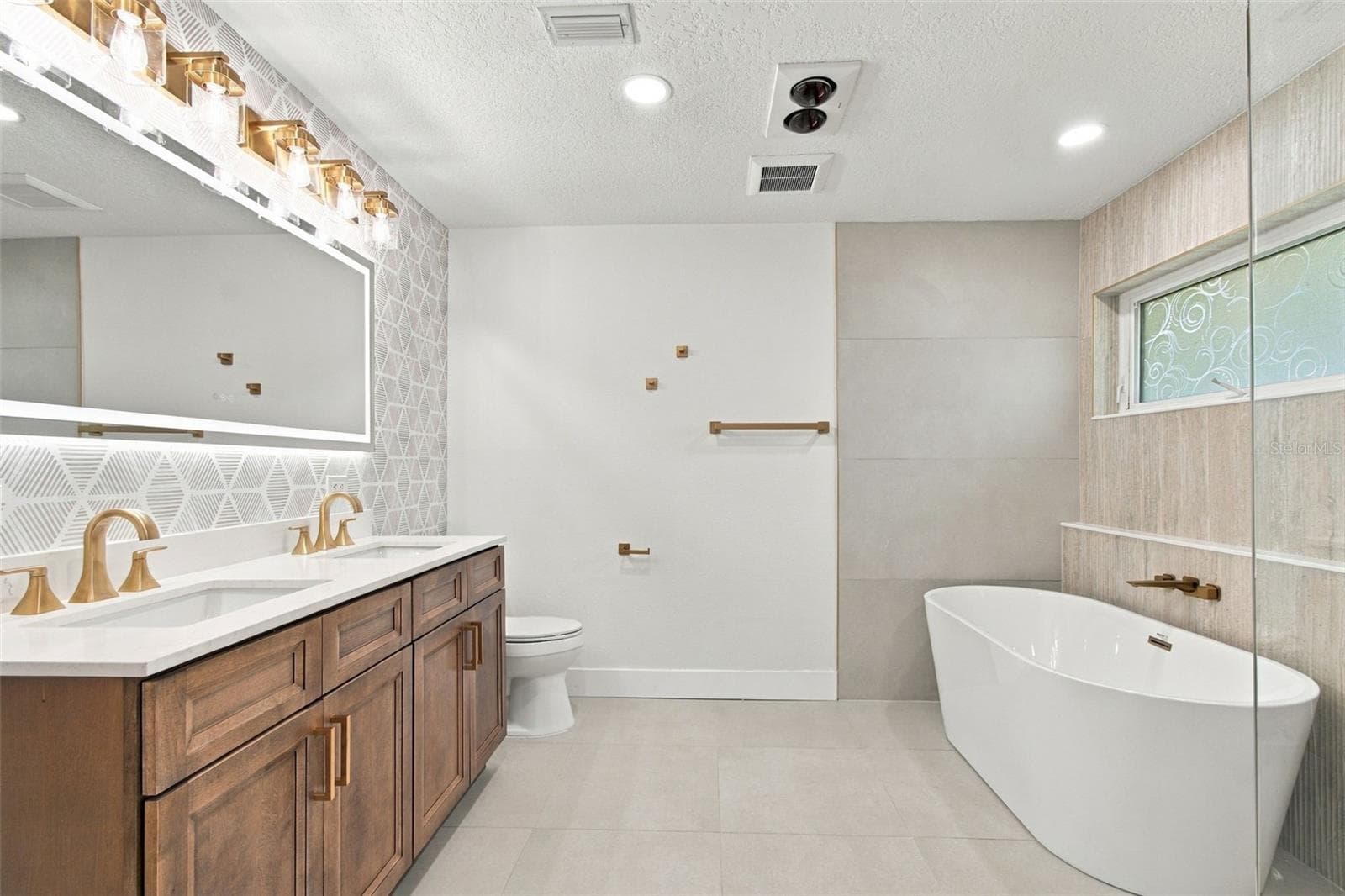 Primary bath - 2942 CLUBHOUSE DR W, CLEARWATER