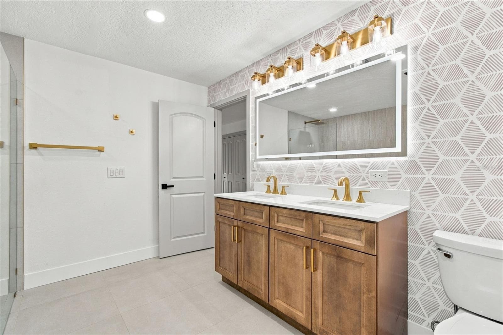Primary bath - 2942 CLUBHOUSE DR W, CLEARWATER