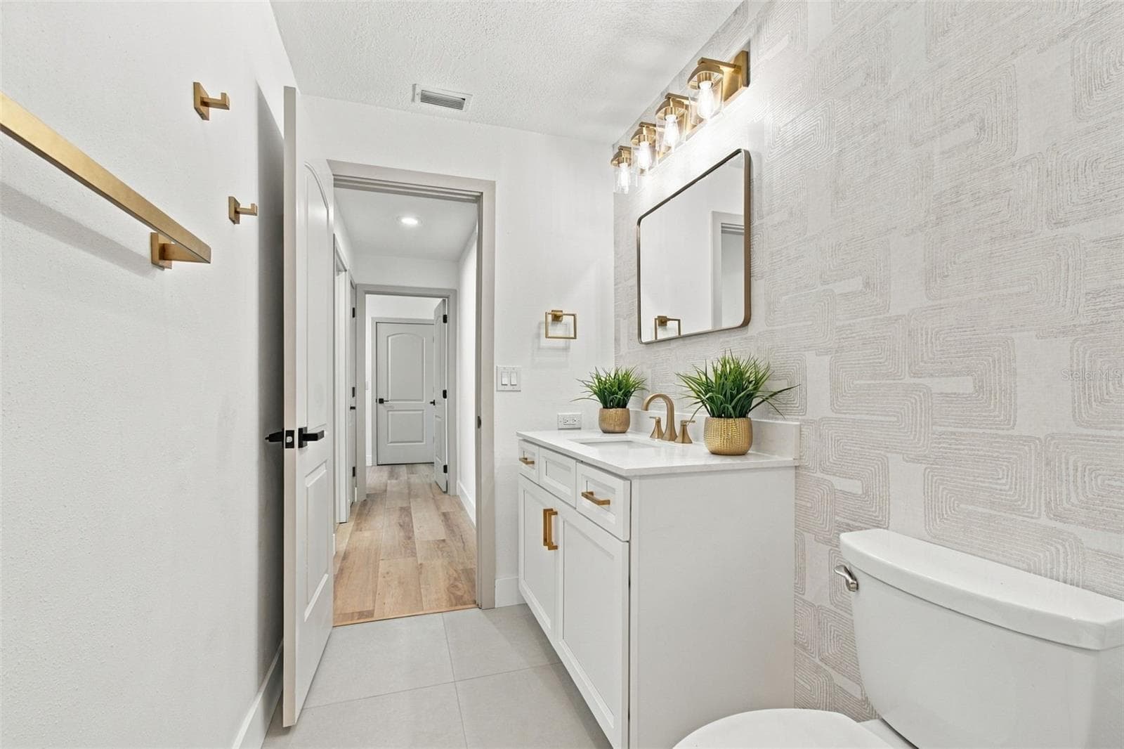 Hall Bath - 2942 CLUBHOUSE DR W, CLEARWATER