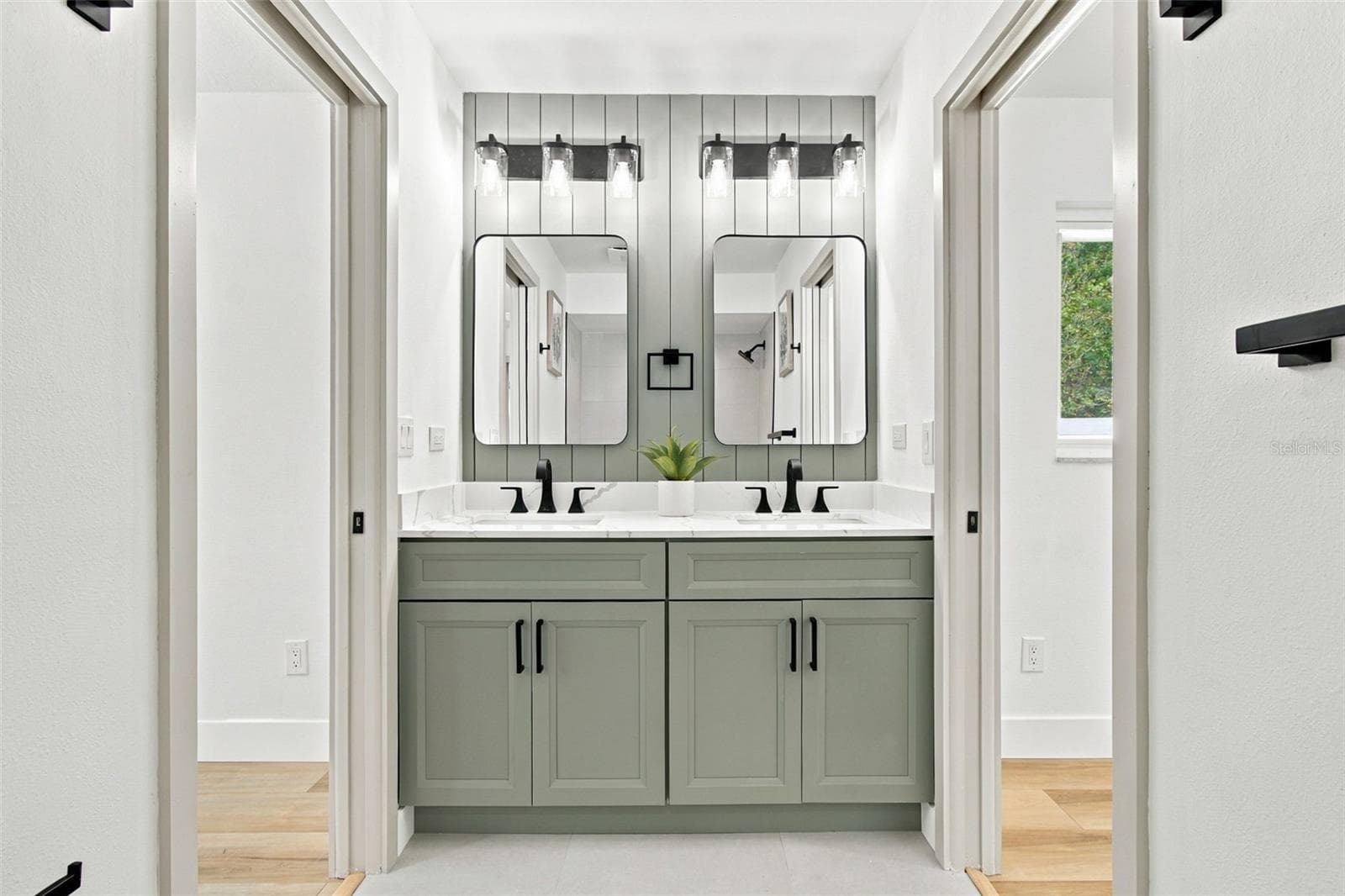 Jack & Jill Bath - 2942 CLUBHOUSE DR W, CLEARWATER