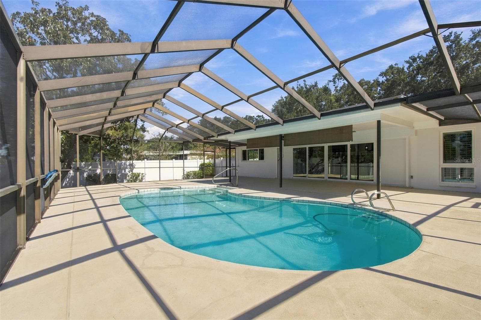 Pool and patio - 2942 CLUBHOUSE DR W, CLEARWATER