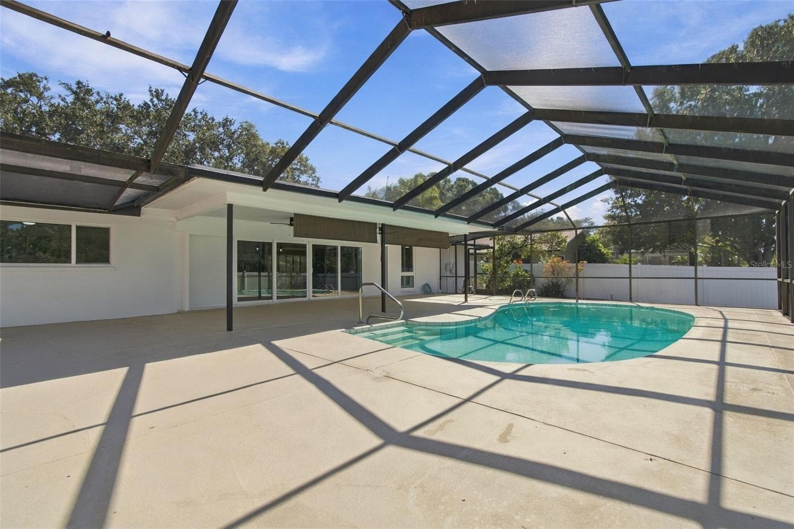 Pool and patio - 2942 CLUBHOUSE DR W, CLEARWATER
