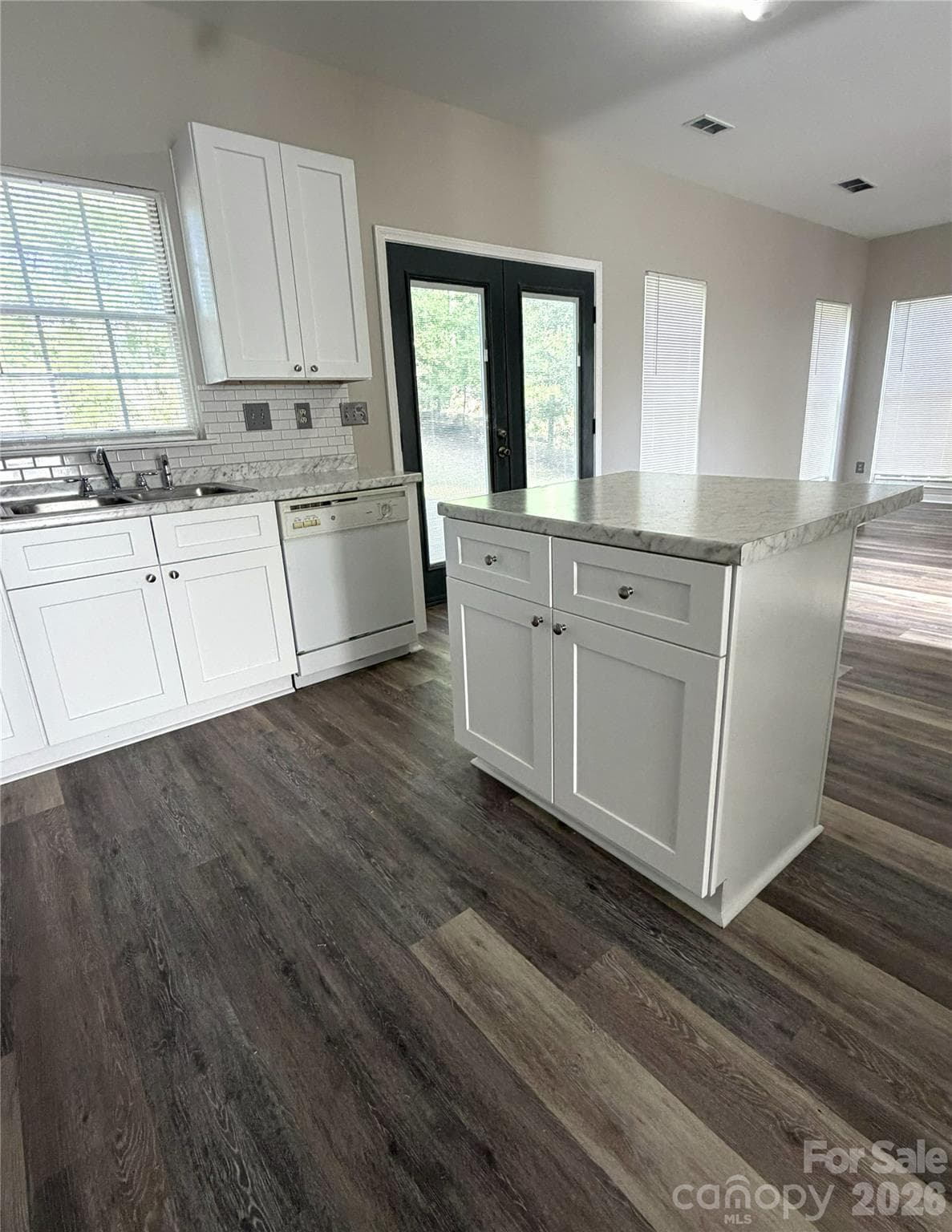 Kitchen island - 10904 Delsing Court, Charlotte