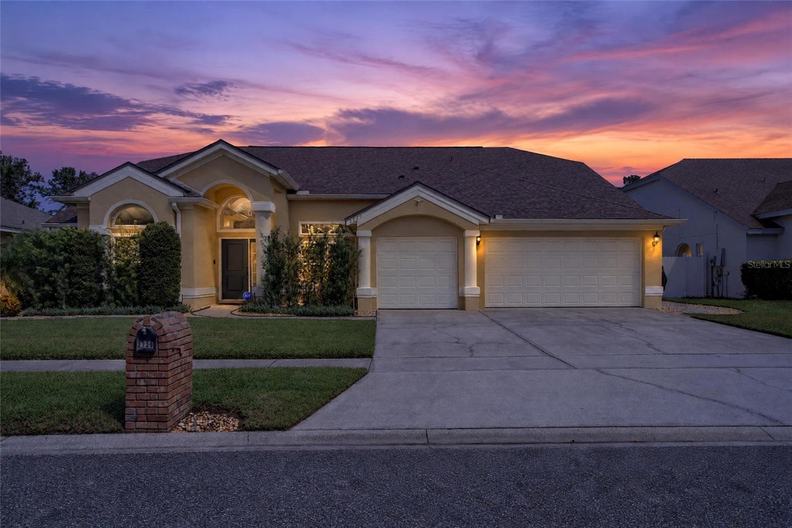 Single Family Residence at 2729 SPIVEY LN, ORLANDO, photo 2 of 48