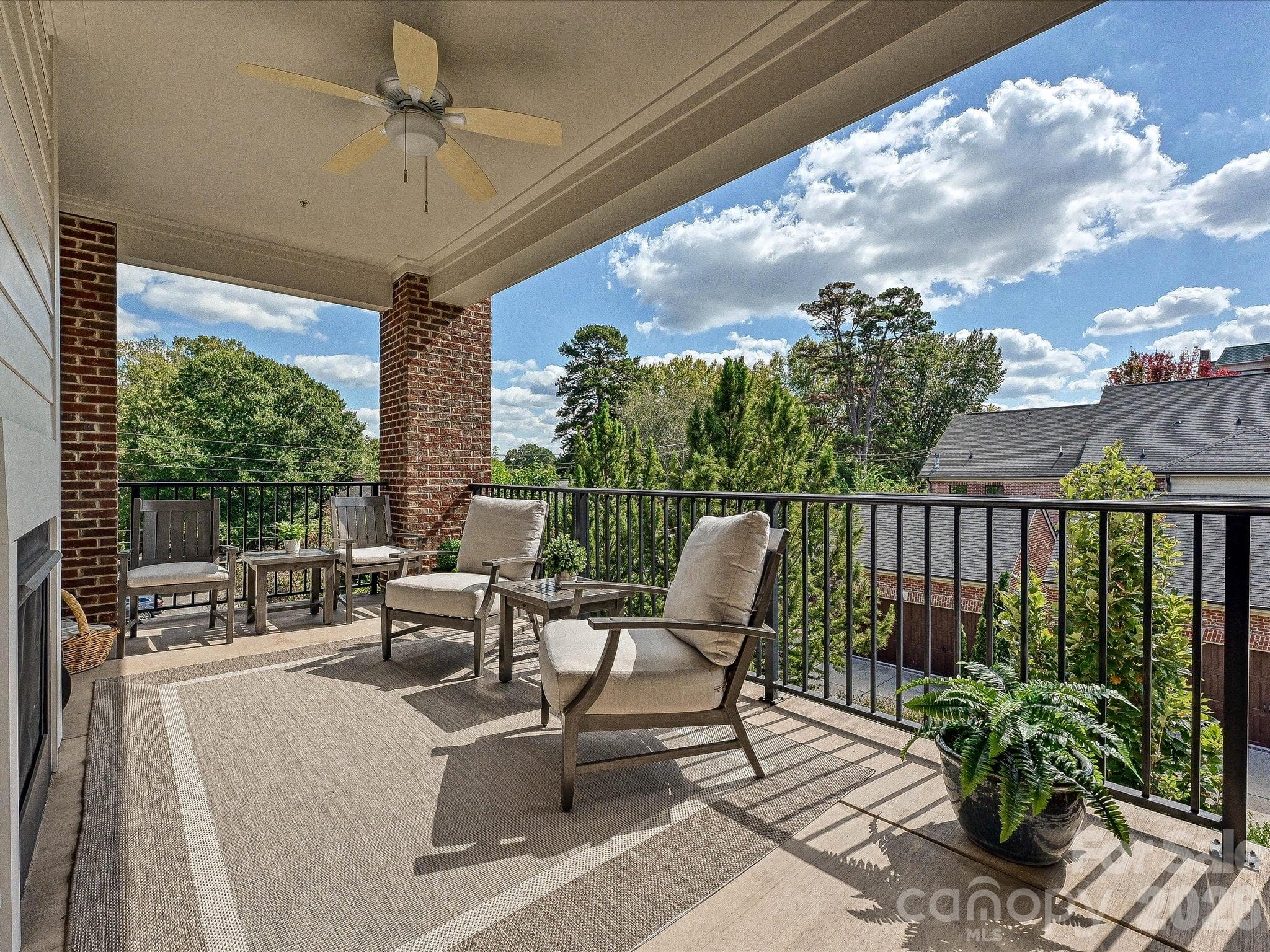 Condominium at 2251 Selwyn Avenue, Charlotte, photo 10 of 48