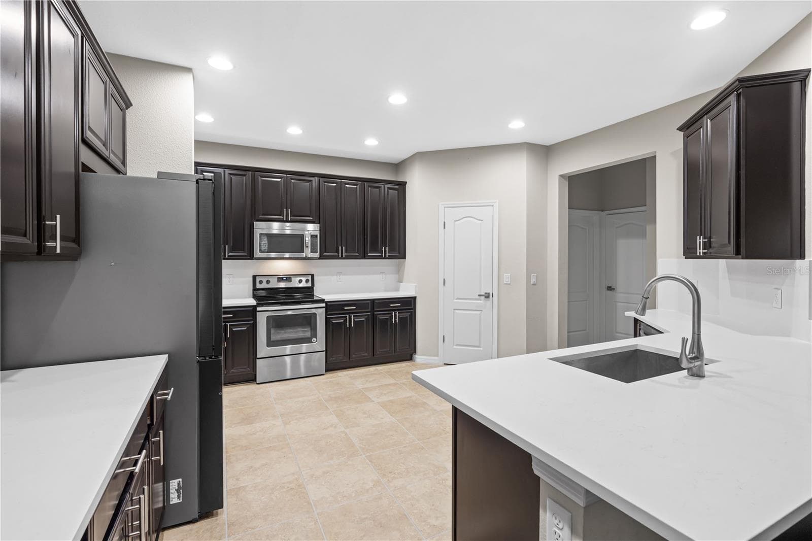 Single Family Residence at 5955 CALDERA RIDGE DR, LITHIA, photo 6 of 74