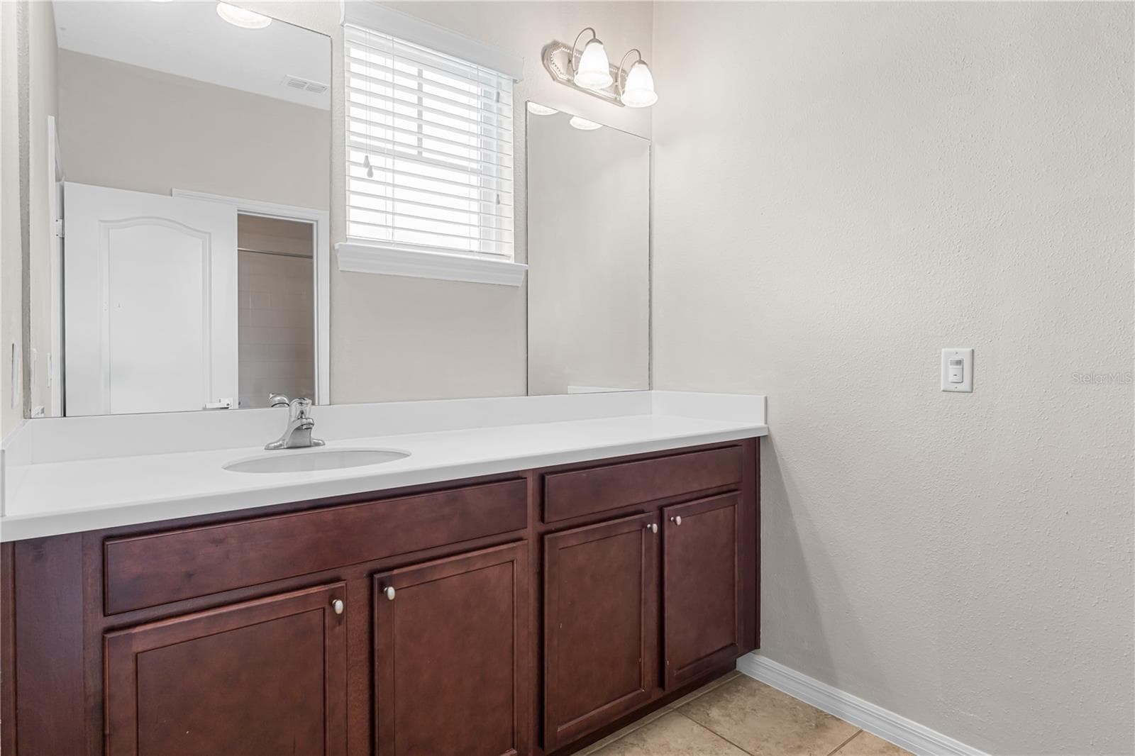 Single Family Residence at 5955 CALDERA RIDGE DR, LITHIA, photo 19 of 74