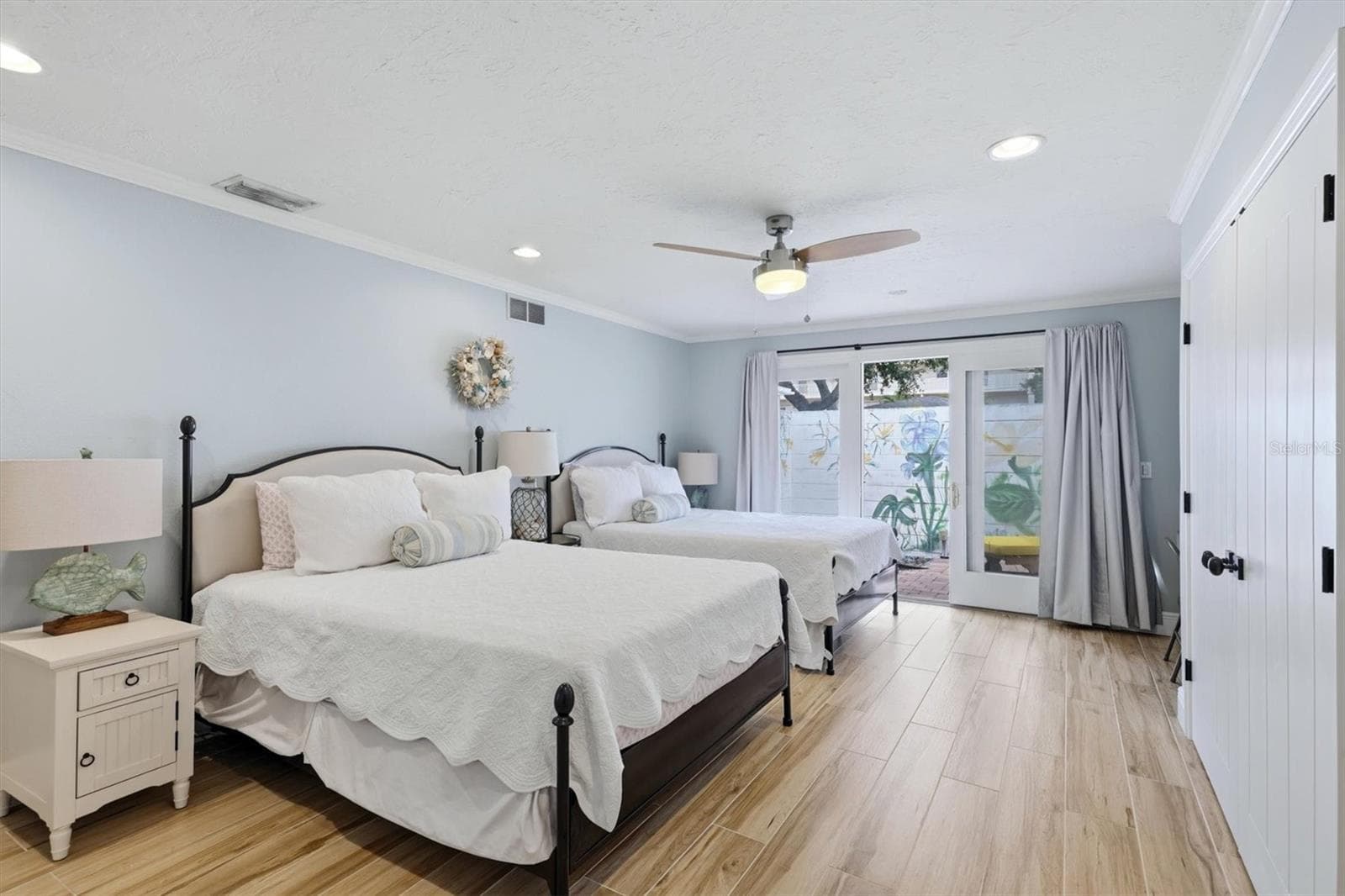 Oversize Guest Suite - 6005 MIDNIGHT PASS RD #S6, SARASOTA