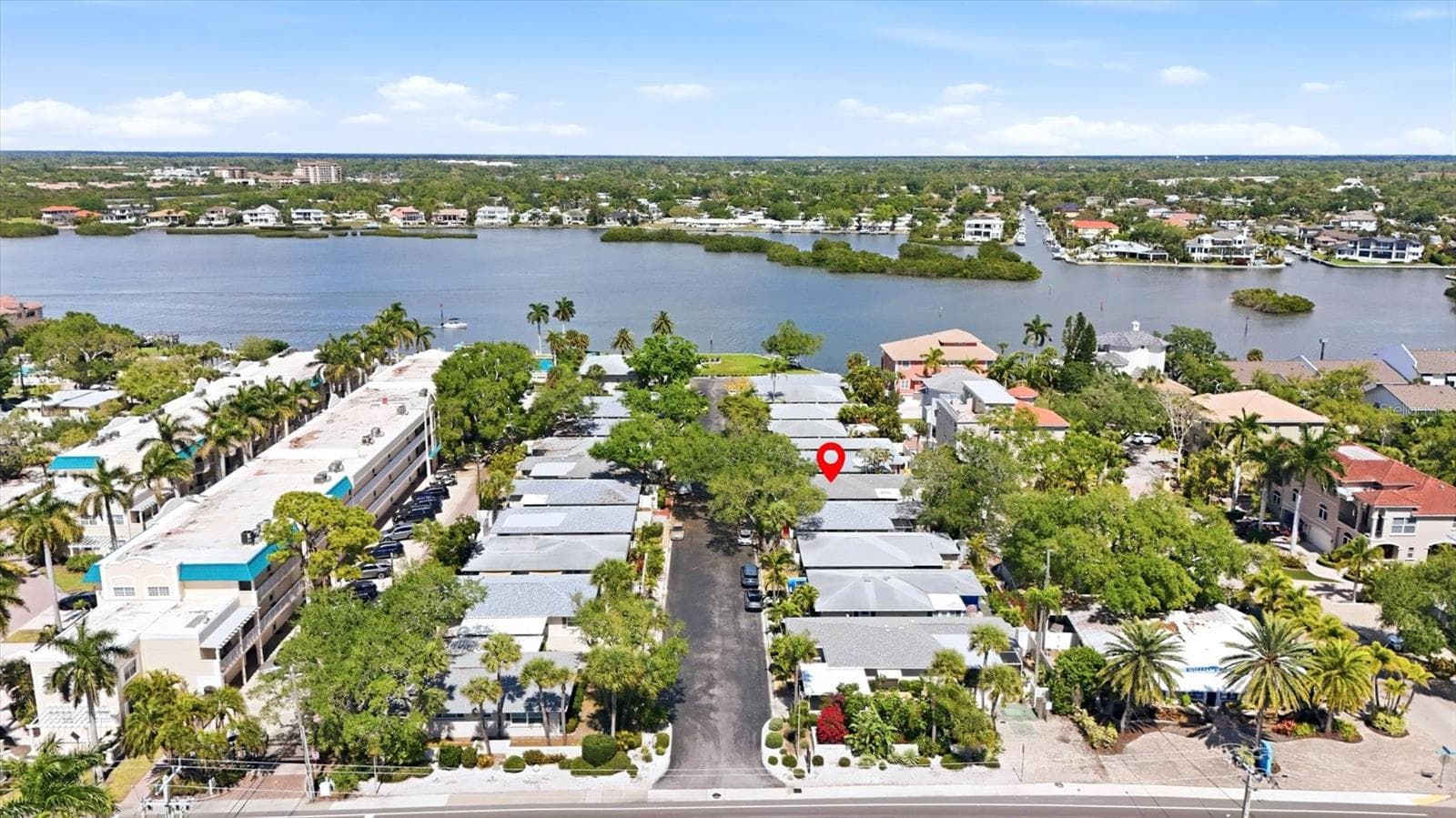 Steps From The Beach and Bay - 6005 MIDNIGHT PASS RD #S6, SARASOTA
