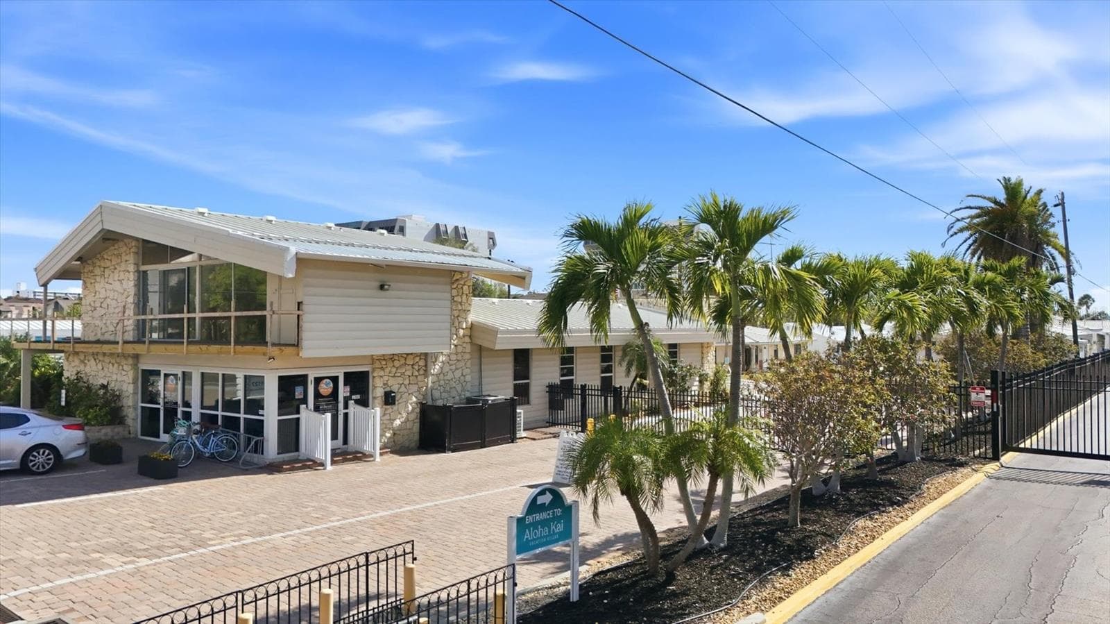 Deed Beach and Pool Access via Aloha Kai - 6005 MIDNIGHT PASS RD #S6, SARASOTA