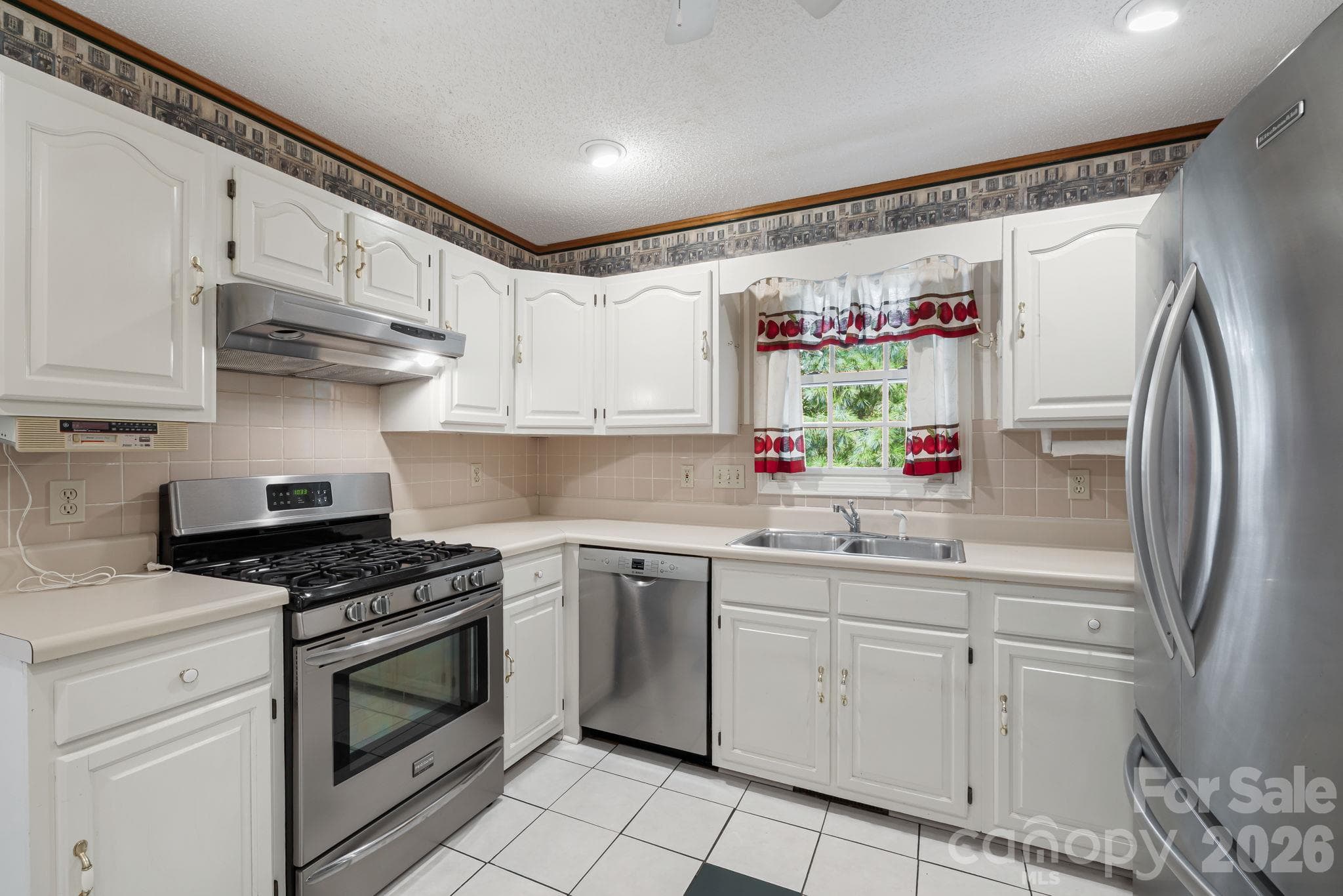 Single Family Residence at 103 Tarragon Place, Flat Rock, photo 10 of 47