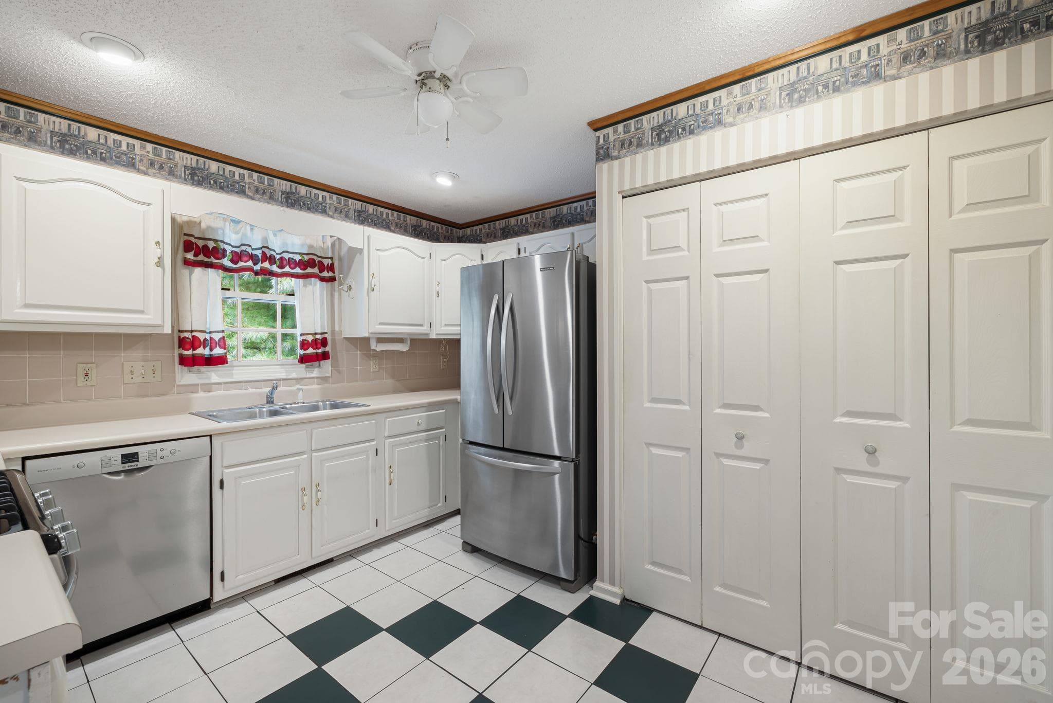 Single Family Residence at 103 Tarragon Place, Flat Rock, photo 12 of 47
