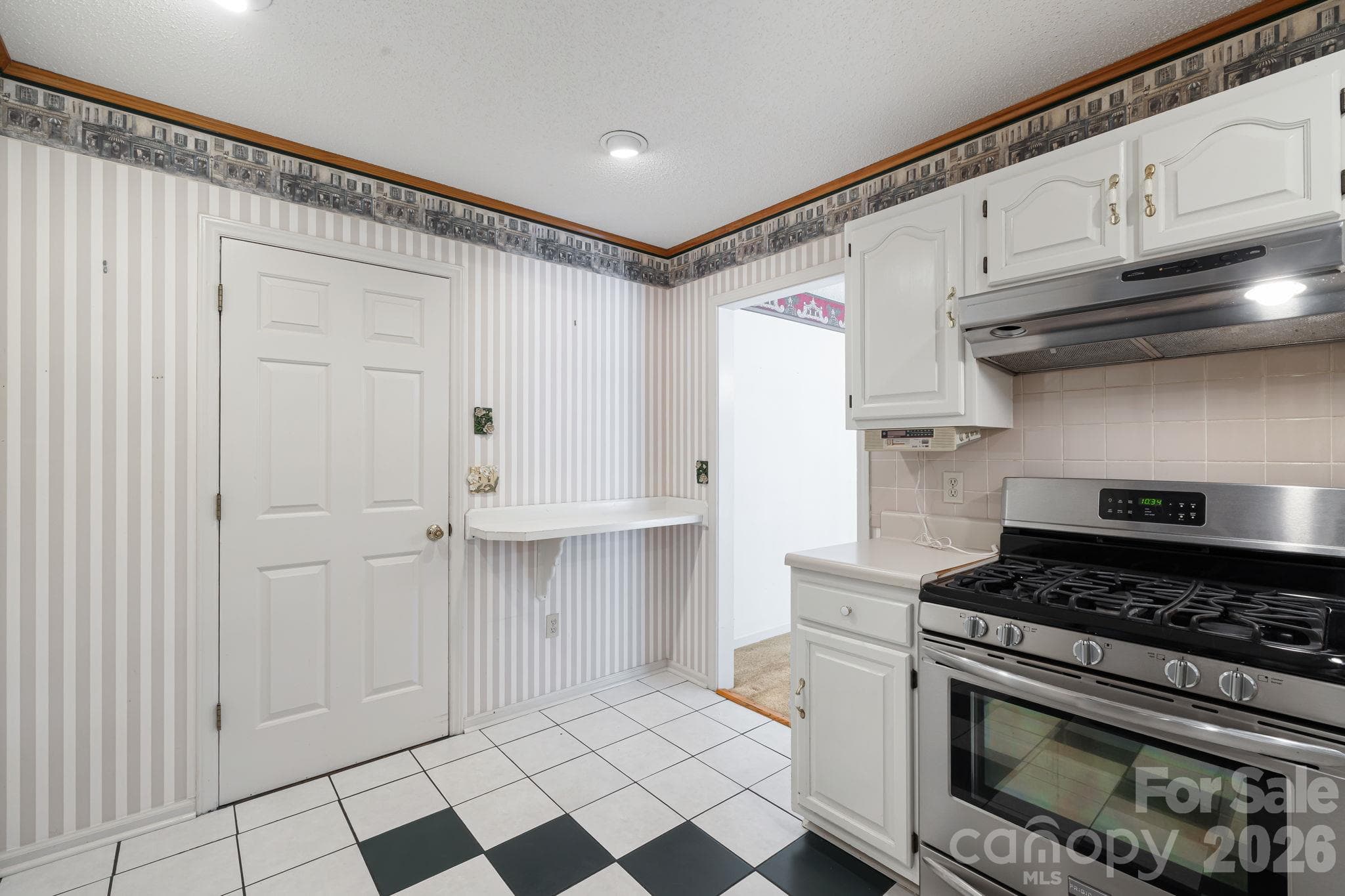 Single Family Residence at 103 Tarragon Place, Flat Rock, photo 14 of 47