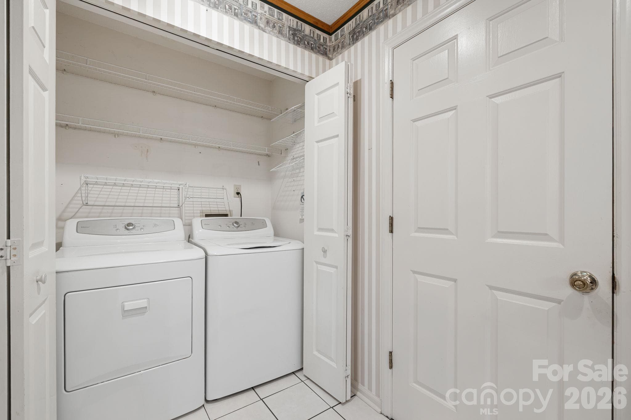 Single Family Residence at 103 Tarragon Place, Flat Rock, photo 15 of 47