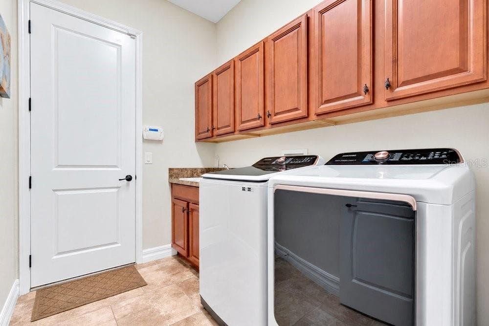 Single Family Residence at 32809 BERWICK GLEN CT, SORRENTO, photo 29 of 40