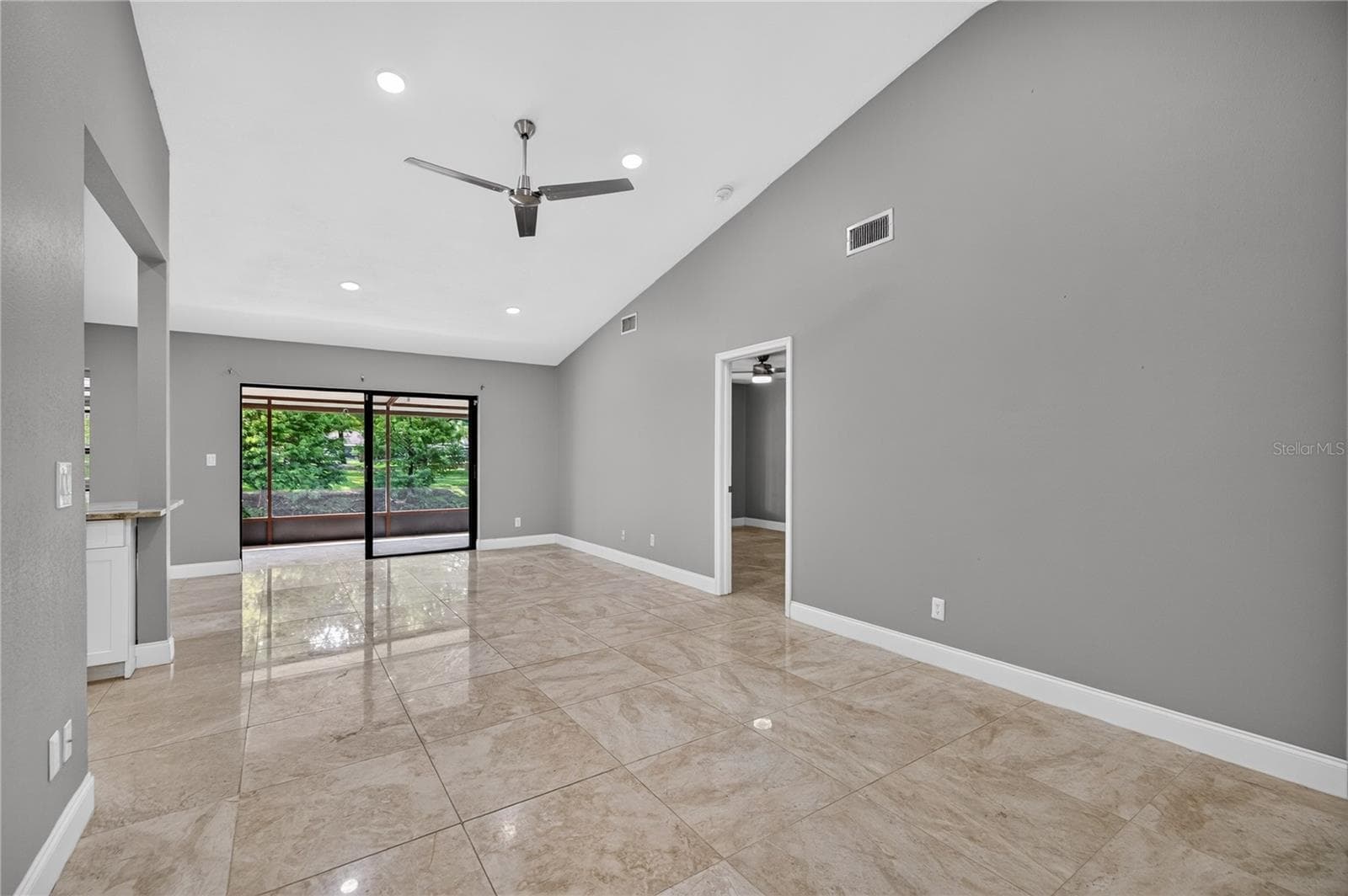 Townhouse at 4004 SHORESIDE CIR, TAMPA, photo 2 of 30