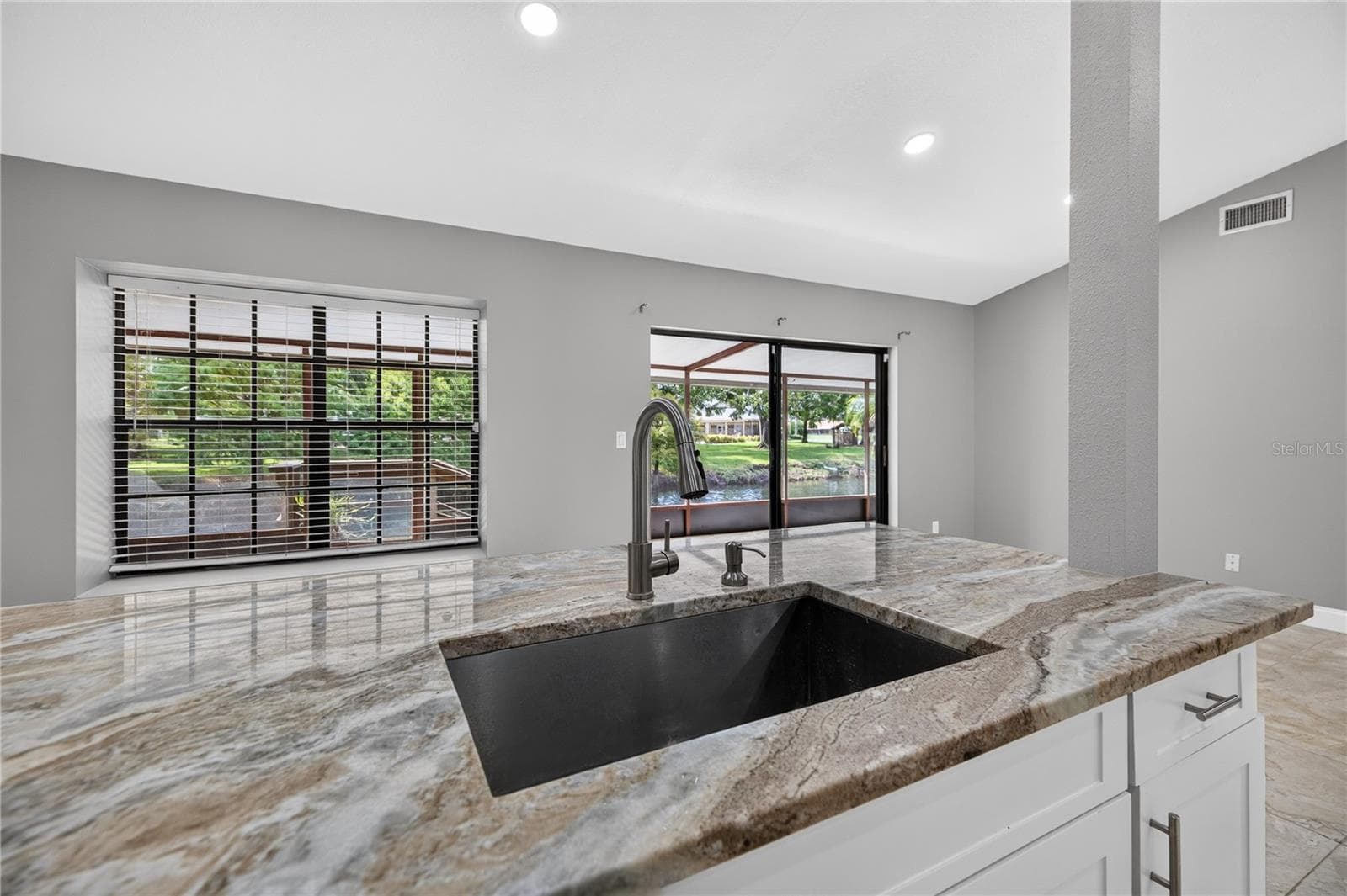 Townhouse at 4004 SHORESIDE CIR, TAMPA, photo 9 of 30