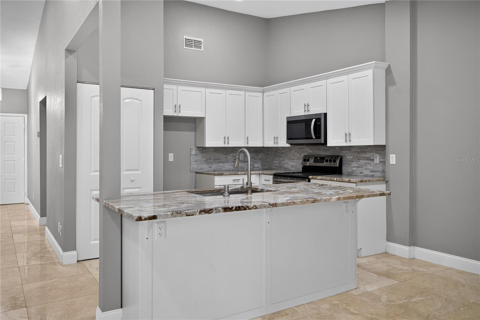 Townhouse at 4004 SHORESIDE CIR, TAMPA, photo 13 of 30