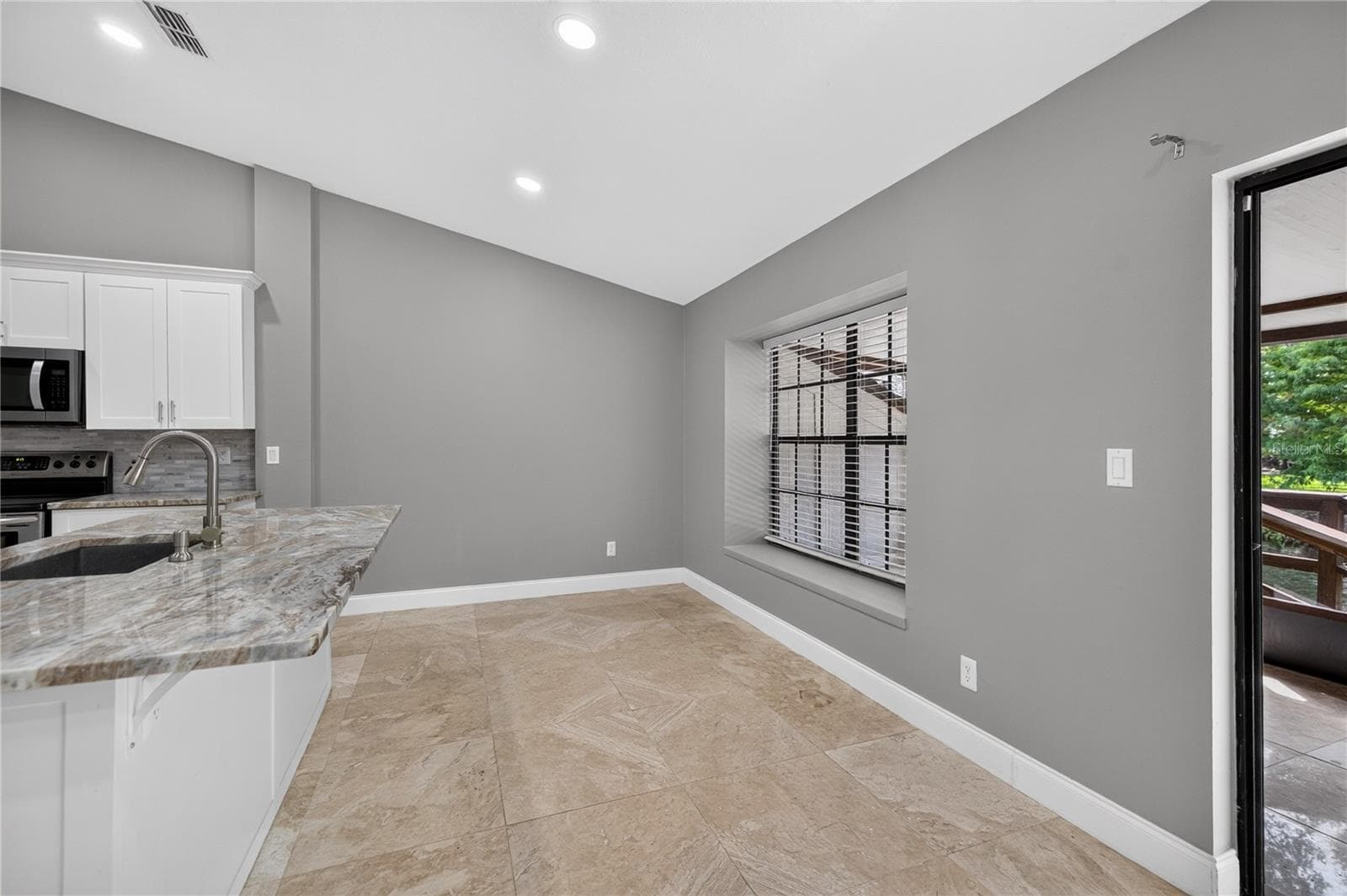 Townhouse at 4004 SHORESIDE CIR, TAMPA, photo 14 of 30