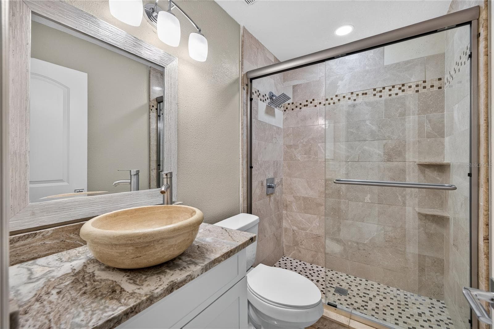 Guest Bathroom - 4004 SHORESIDE CIR, TAMPA