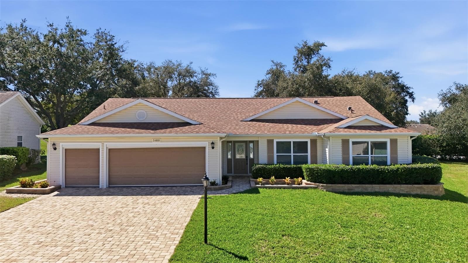 Beautiful paver driveway with fresh sod throughout - 24809 RIVERBOAT BND, LEESBURG