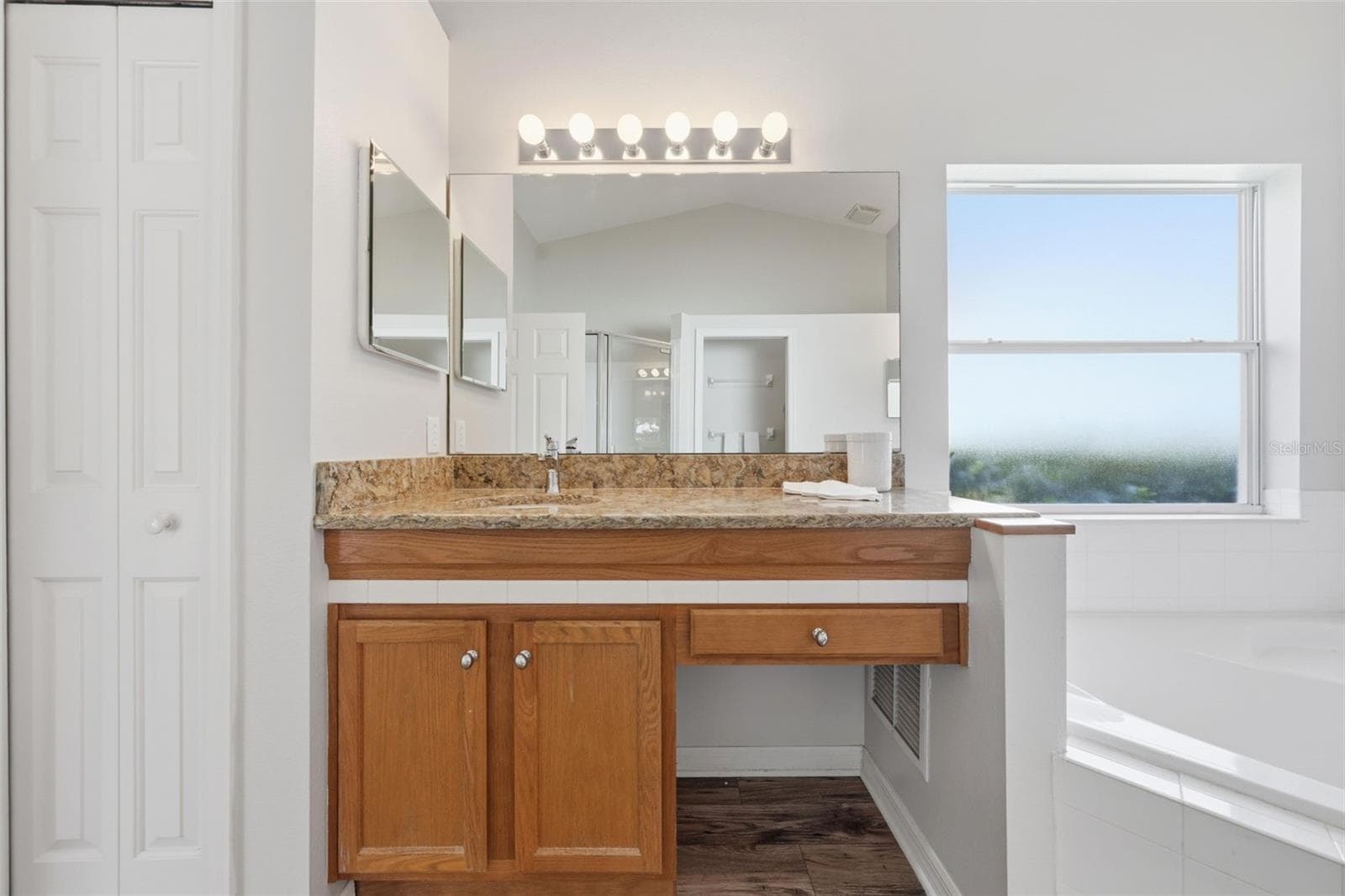 En-Suite Primary bathroom - 24809 RIVERBOAT BND, LEESBURG
