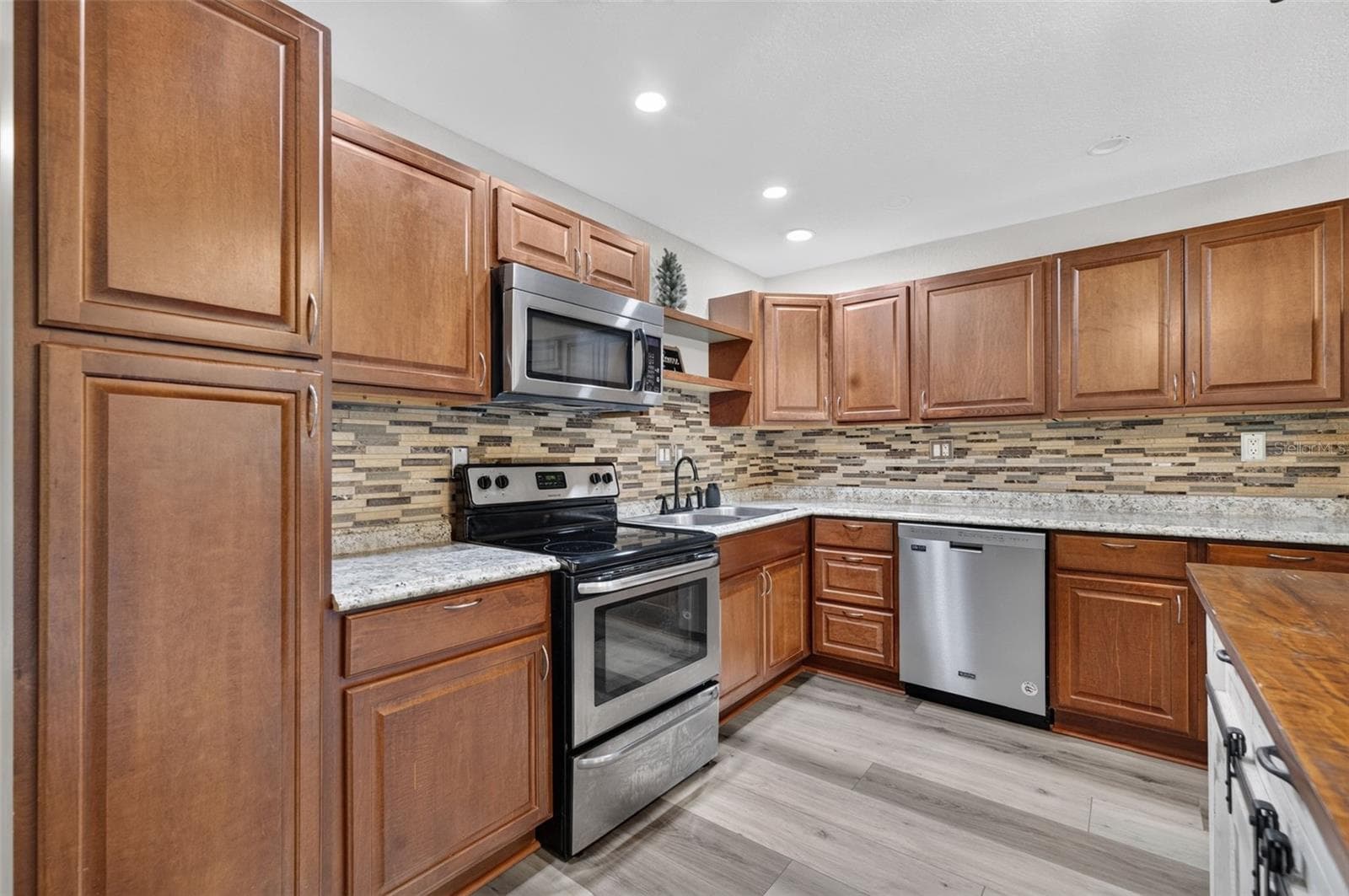 Duplex at 20963 E COLONIAL DR, CHRISTMAS, photo 18 of 68