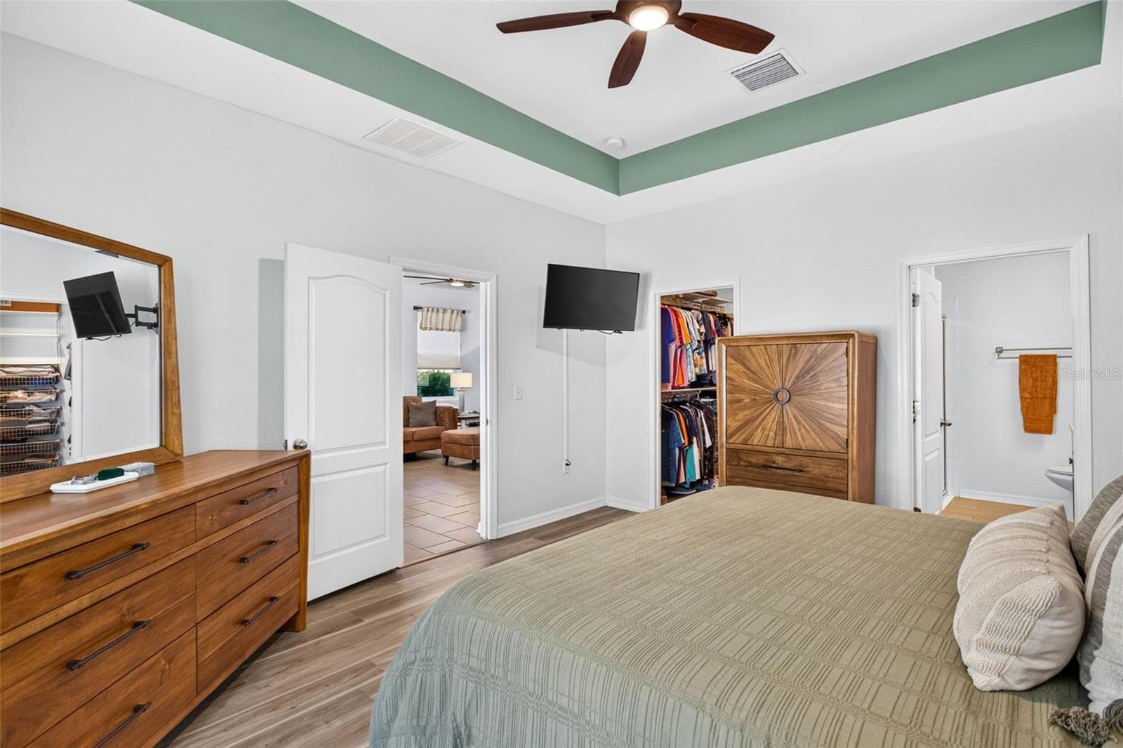 Ensuite bath and walk in closet - 32835 WOODTHRUSH WAY, WESLEY CHAPEL