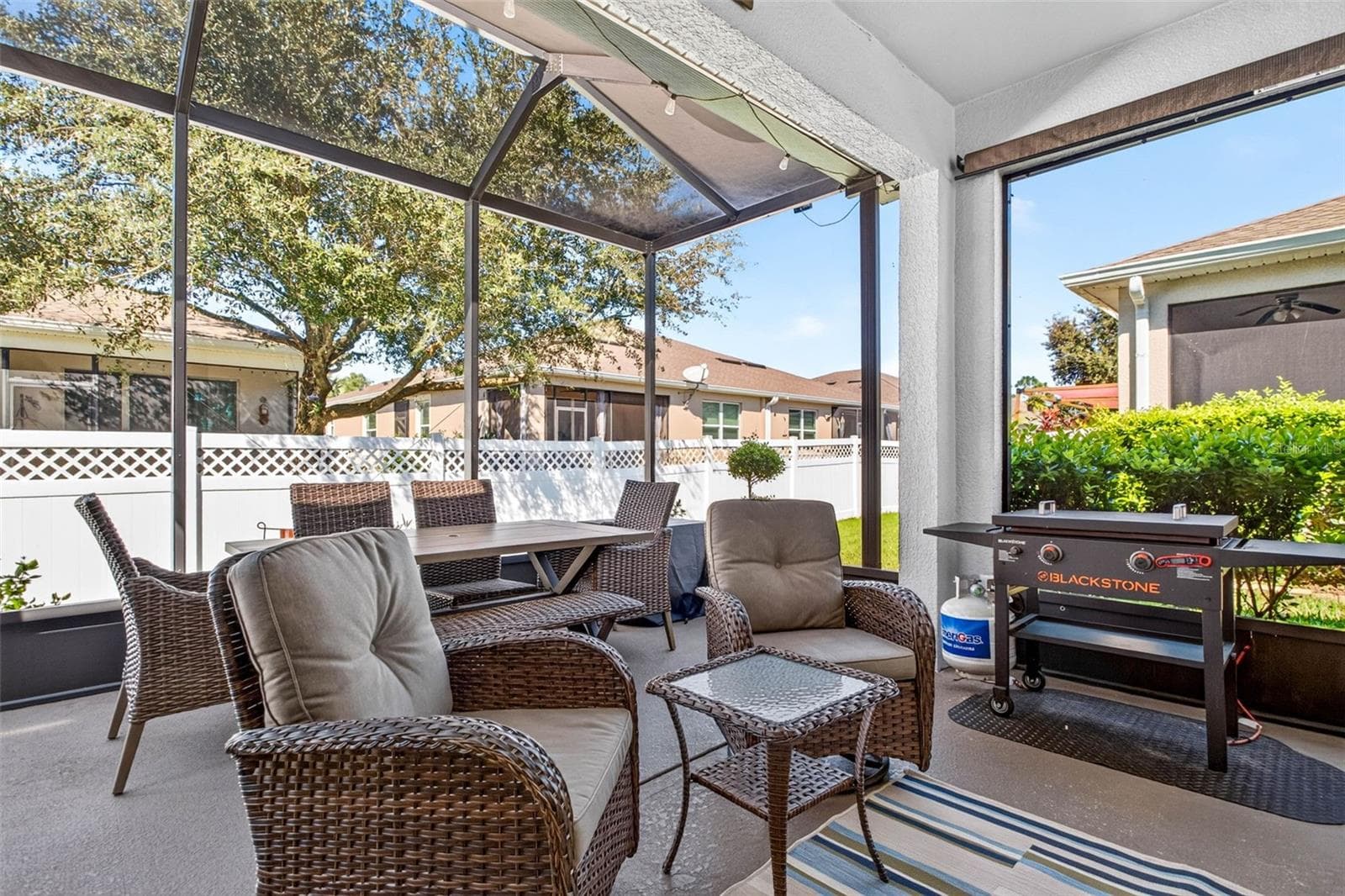 Year round FL living! - 32835 WOODTHRUSH WAY, WESLEY CHAPEL