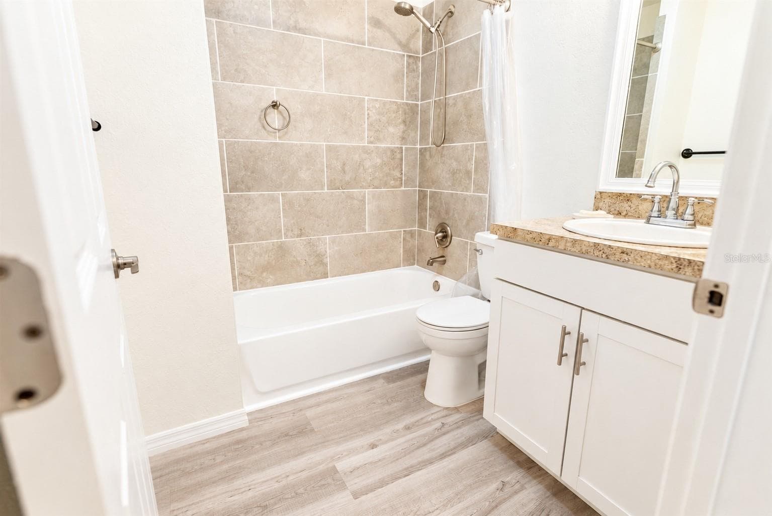 Bathroom - 8030 SE 153RD ST, INGLIS