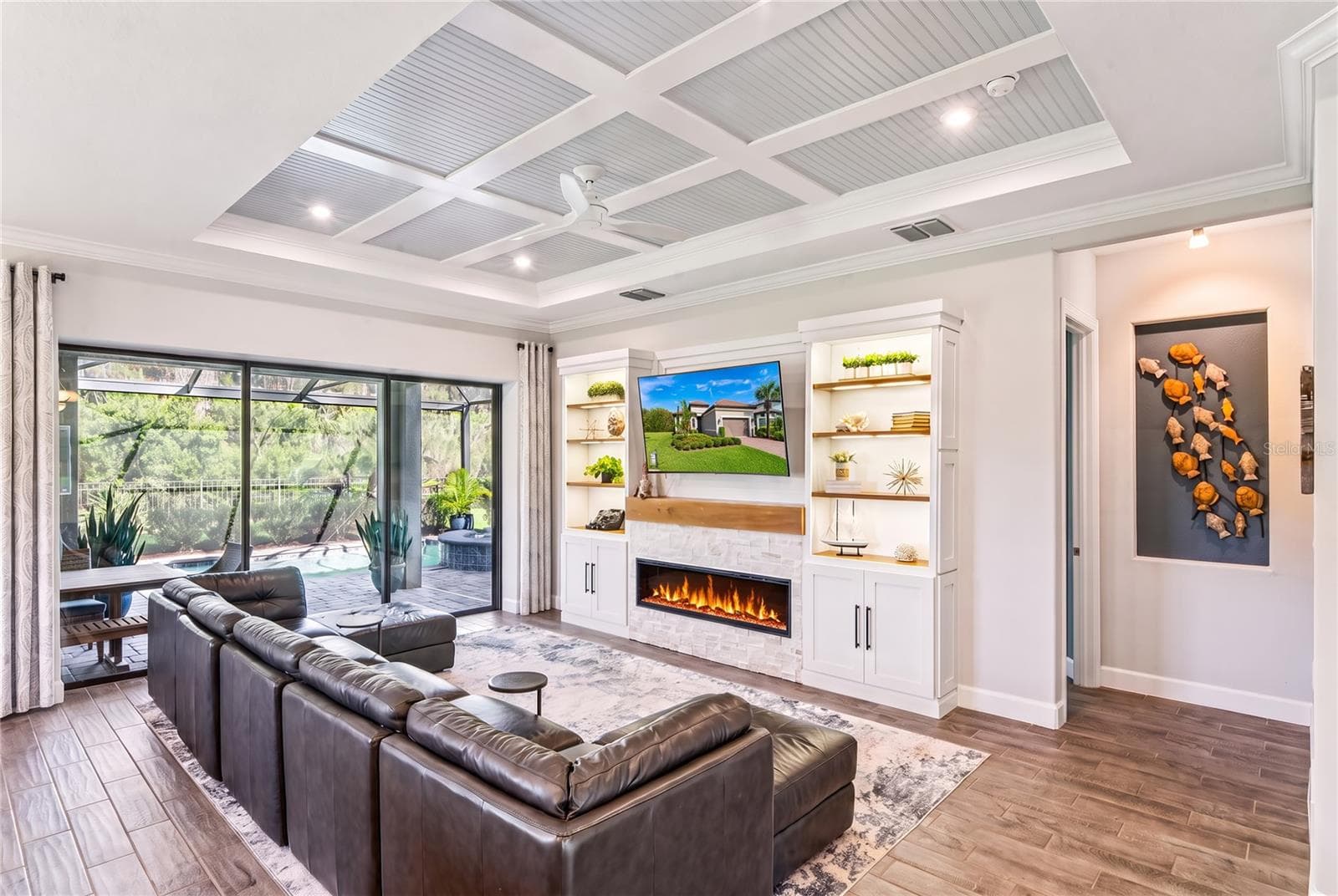 Tray ceiling w/ trim custom finishes - 10813 CALLUNA DR, ODESSA