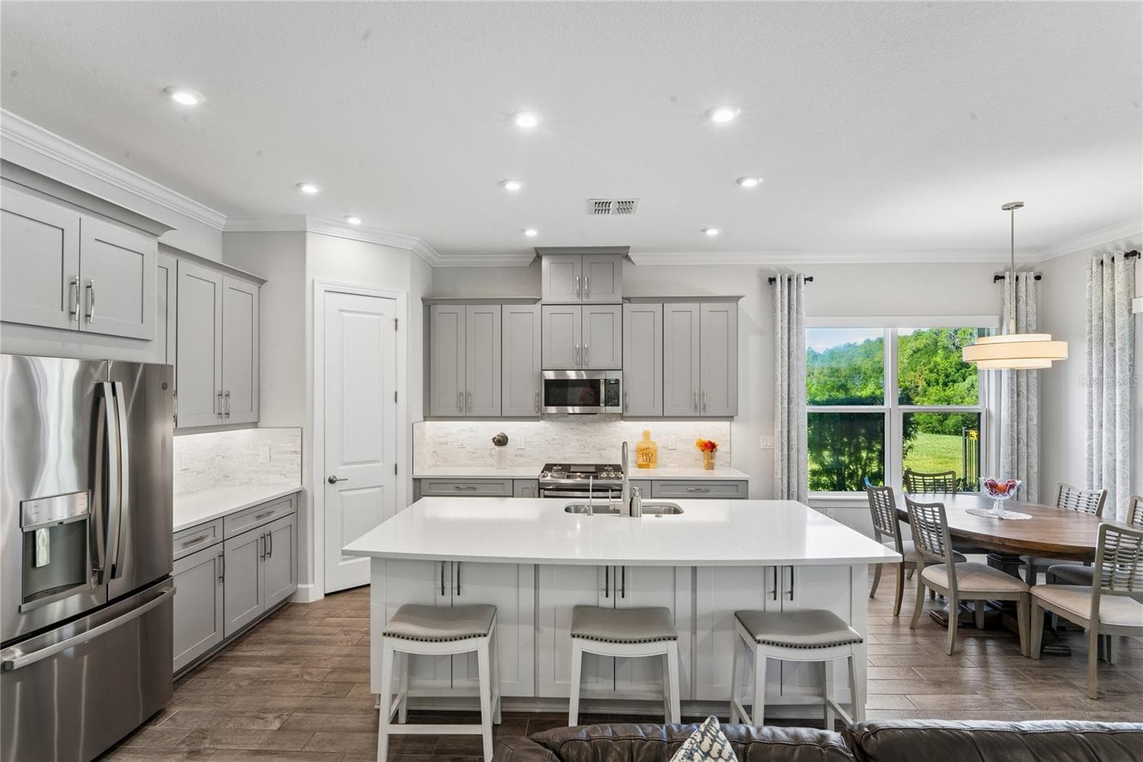 Spacious Kitchen w/ Island and kneewall cabinets - 10813 CALLUNA DR, ODESSA