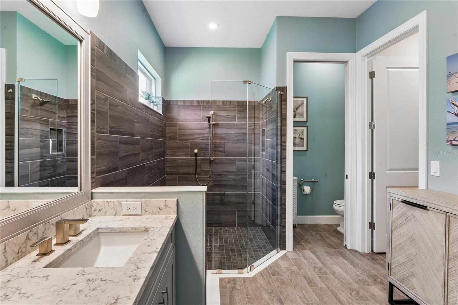 Primary bathroom w/ water room & walk-in closet - 10813 CALLUNA DR, ODESSA