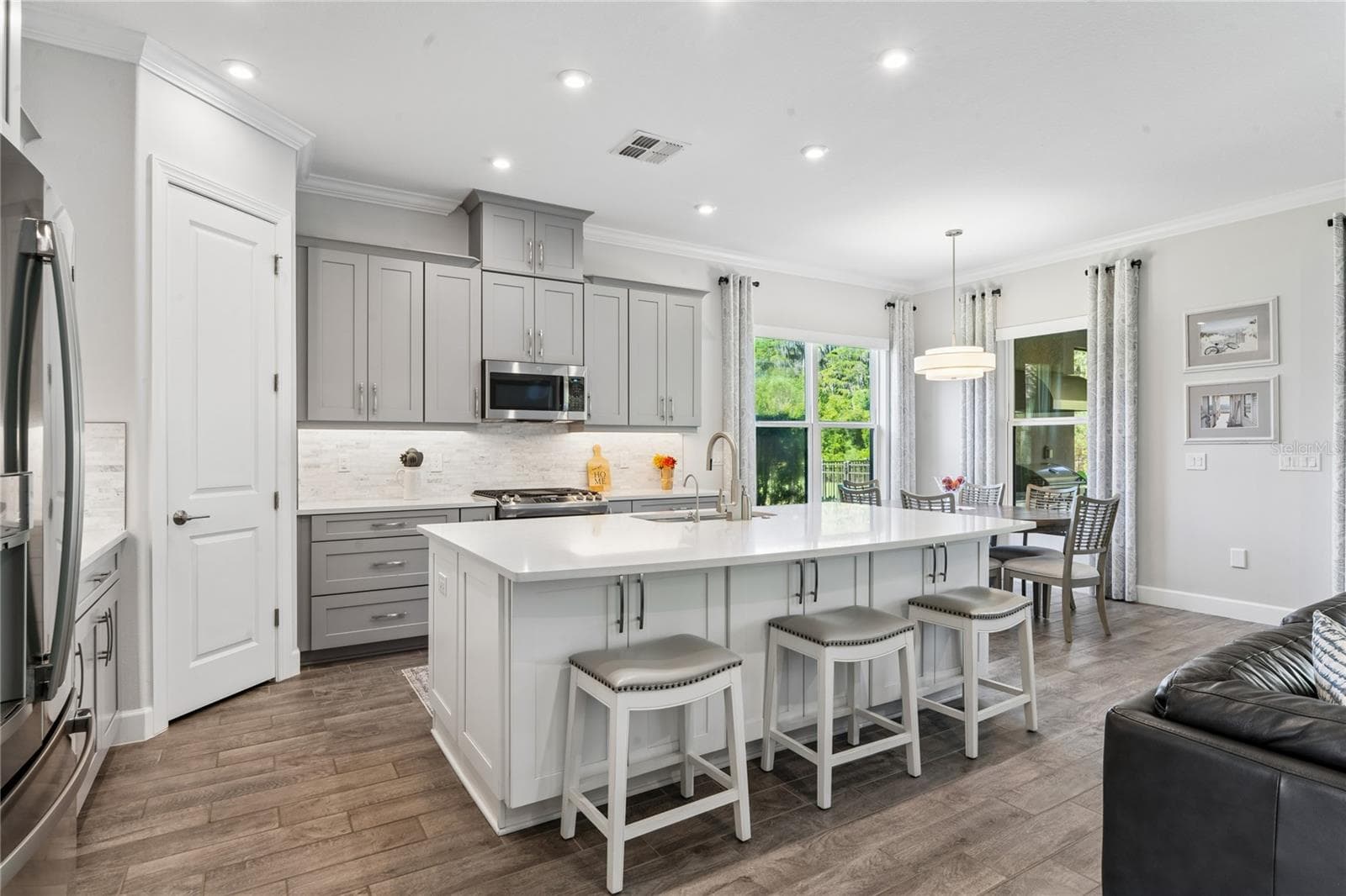 Grand kitchen open floorplan - 10813 CALLUNA DR, ODESSA