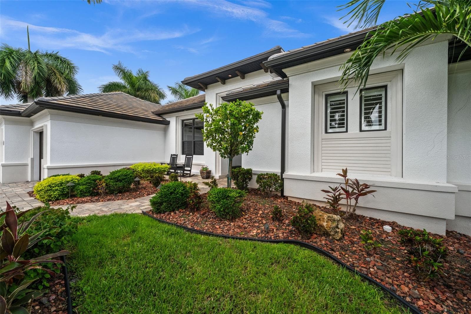 Beautiful detail in the landscaping - 5205 SUNSET CT, CAPE CORAL