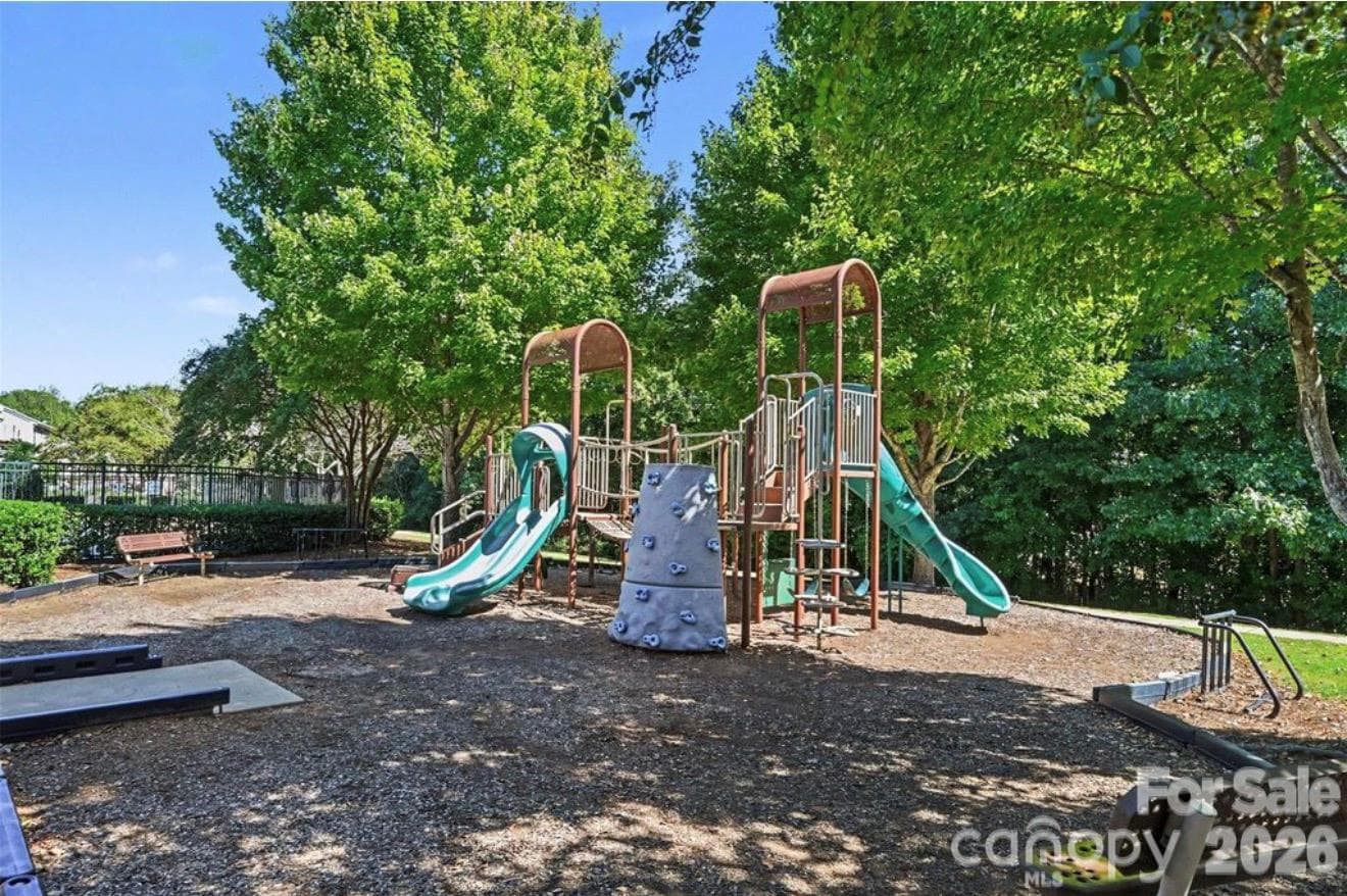 Single Family Residence at 968 Willow Creek Drive, Gastonia, photo 26 of 28