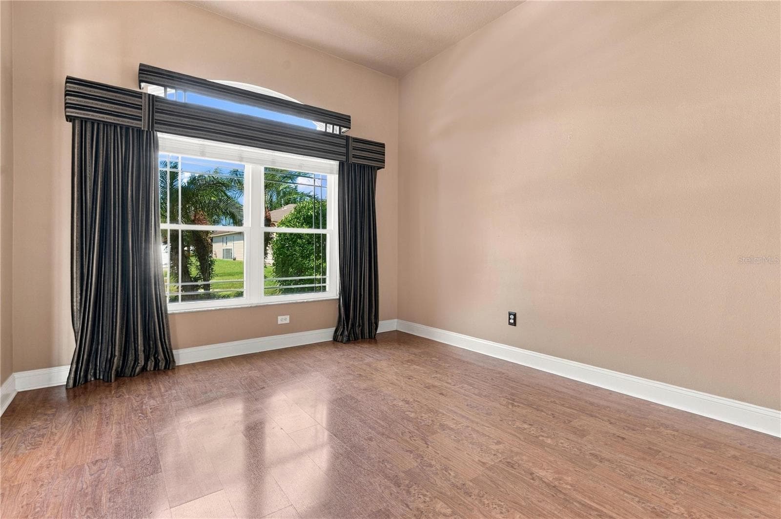 Single Family Residence at 10606 CLOUDVIEW DR, ORLANDO, photo 4 of 41