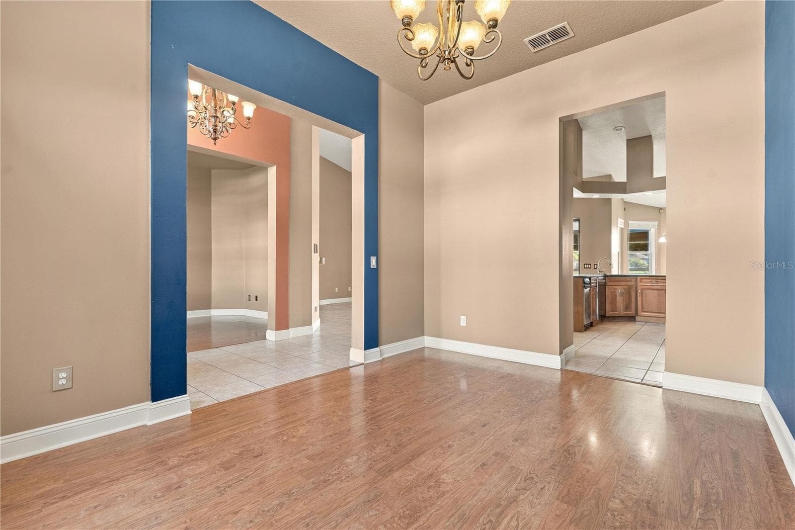 Single Family Residence at 10606 CLOUDVIEW DR, ORLANDO, photo 7 of 41