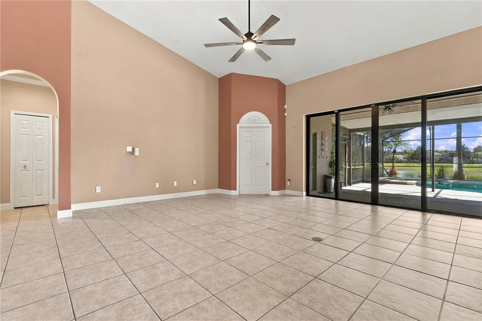 Single Family Residence at 10606 CLOUDVIEW DR, ORLANDO, photo 8 of 41