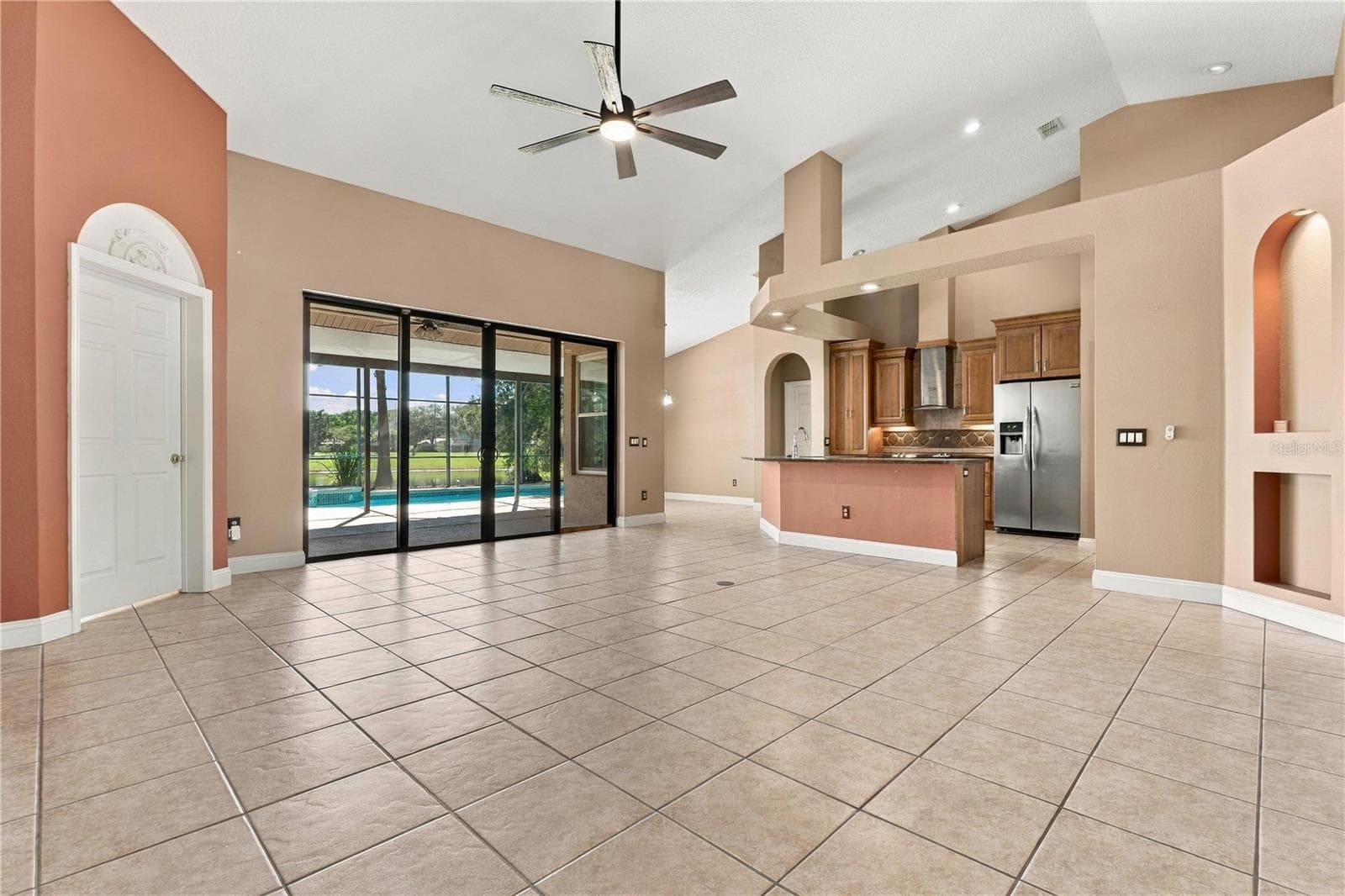 Single Family Residence at 10606 CLOUDVIEW DR, ORLANDO, photo 9 of 41