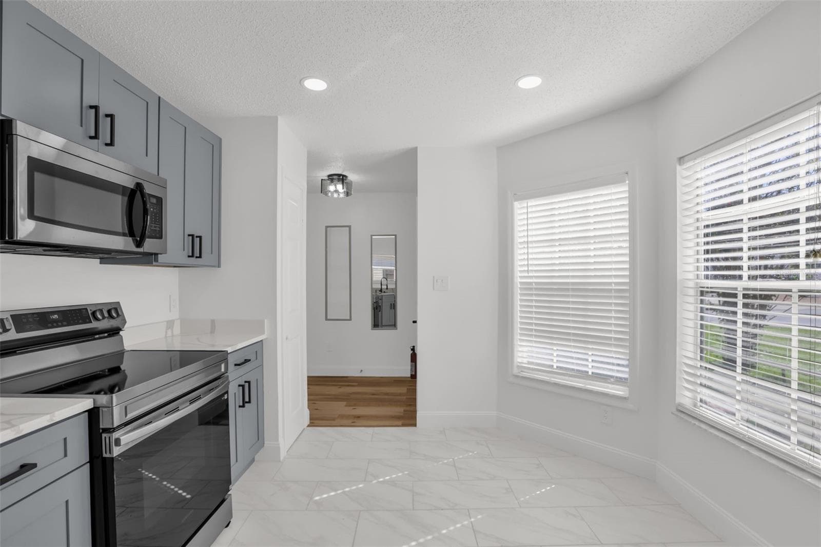Single Family Residence at 25345 GREEN HERON DR, LEESBURG, photo 5 of 32