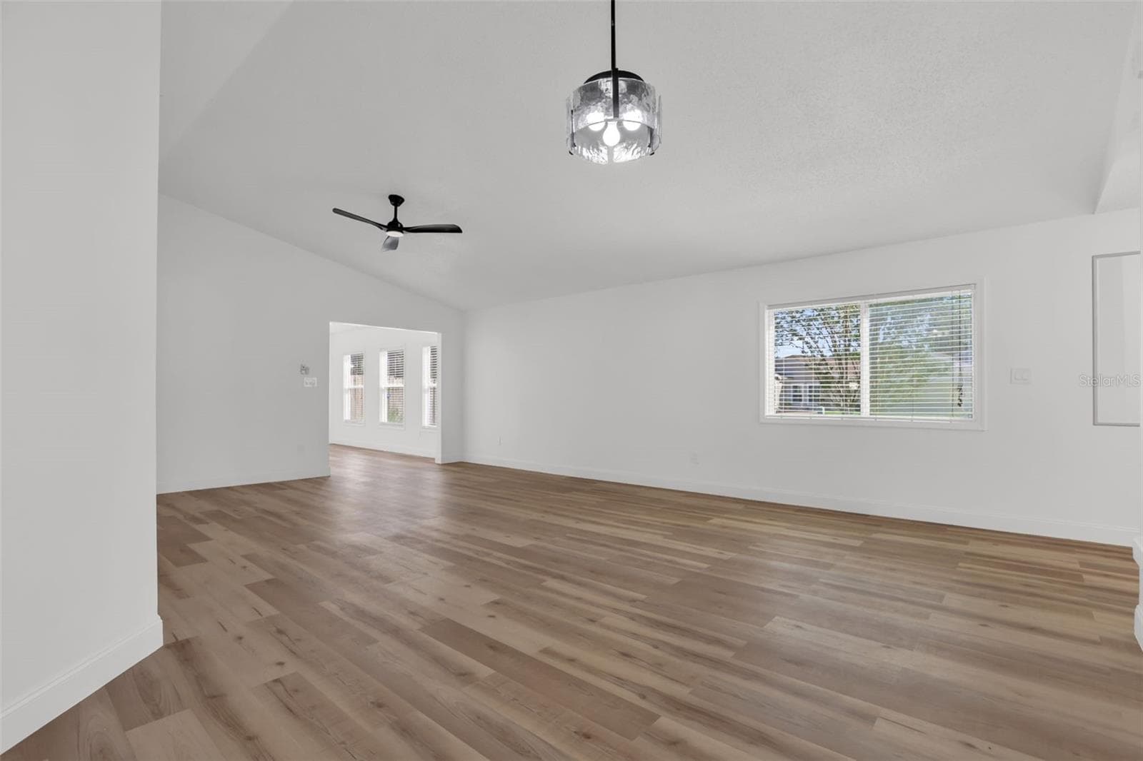 Single Family Residence at 25345 GREEN HERON DR, LEESBURG, photo 9 of 32