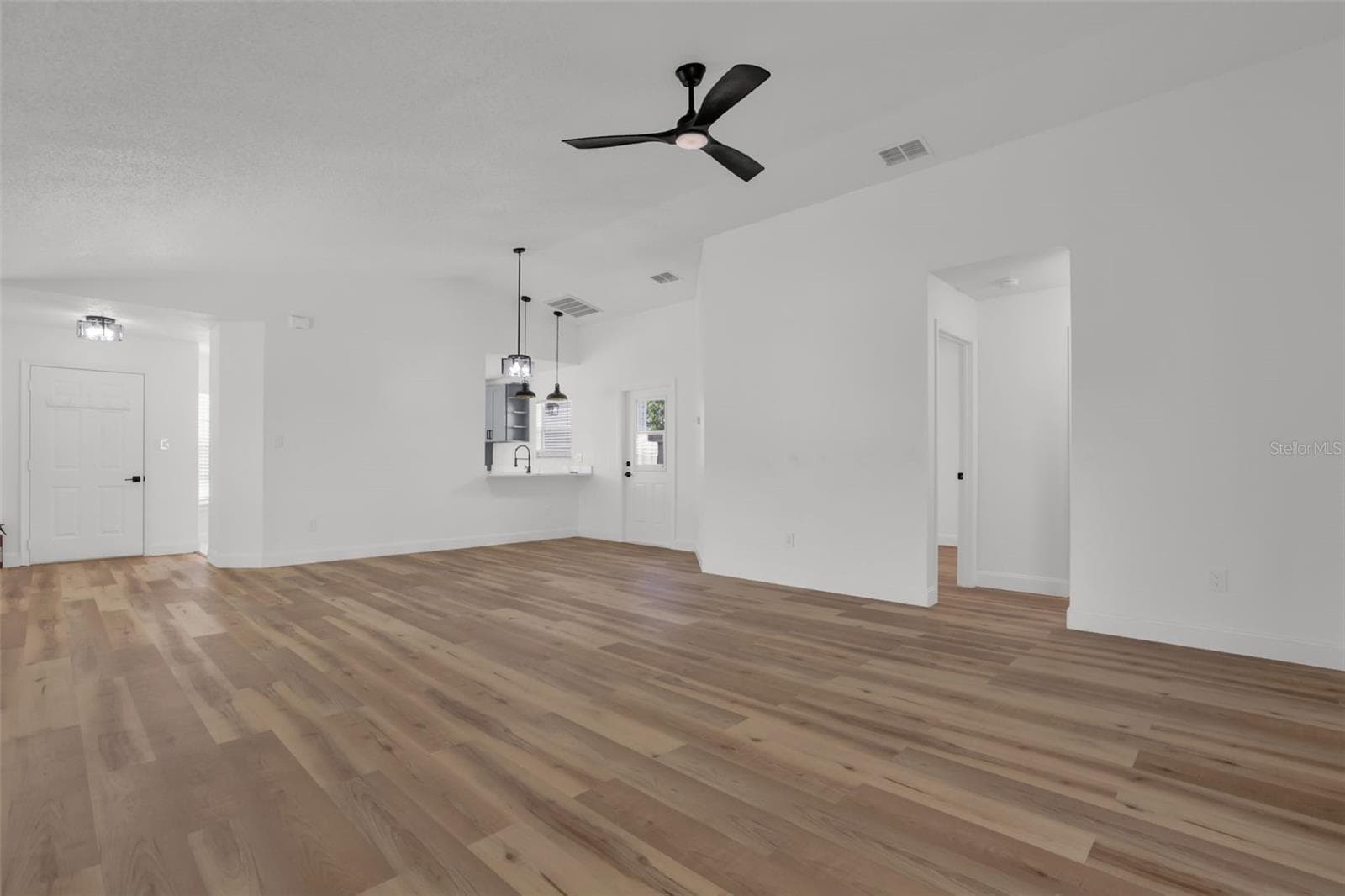 Single Family Residence at 25345 GREEN HERON DR, LEESBURG, photo 11 of 32