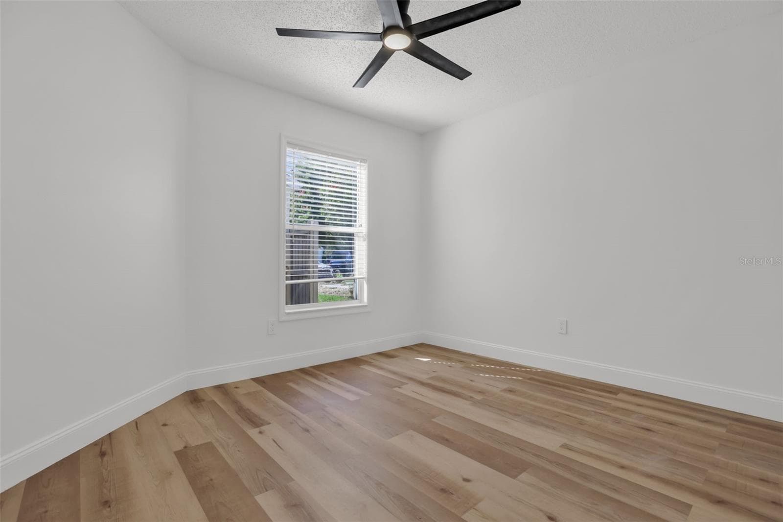 Single Family Residence at 25345 GREEN HERON DR, LEESBURG, photo 14 of 32