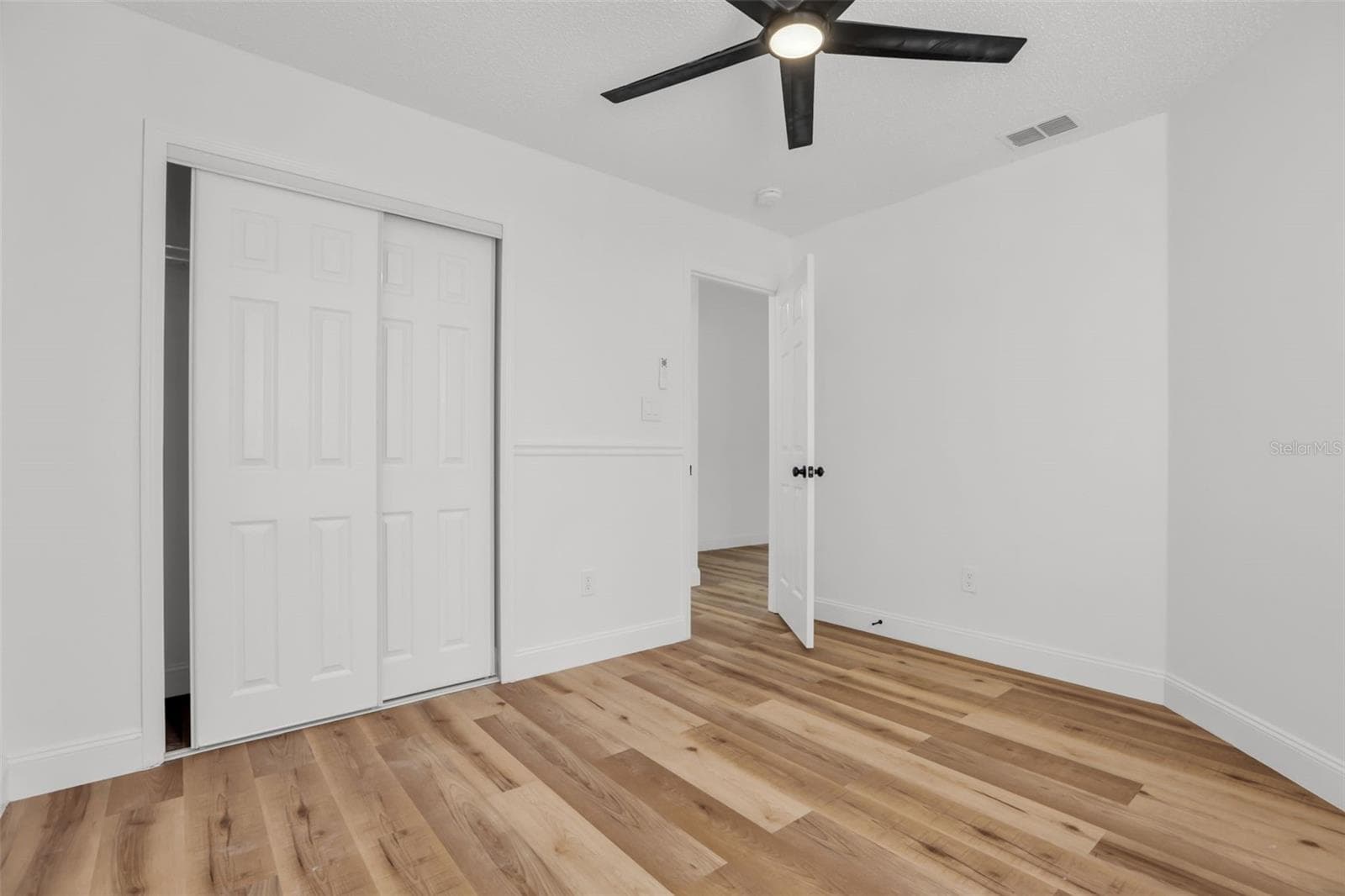 Single Family Residence at 25345 GREEN HERON DR, LEESBURG, photo 15 of 32